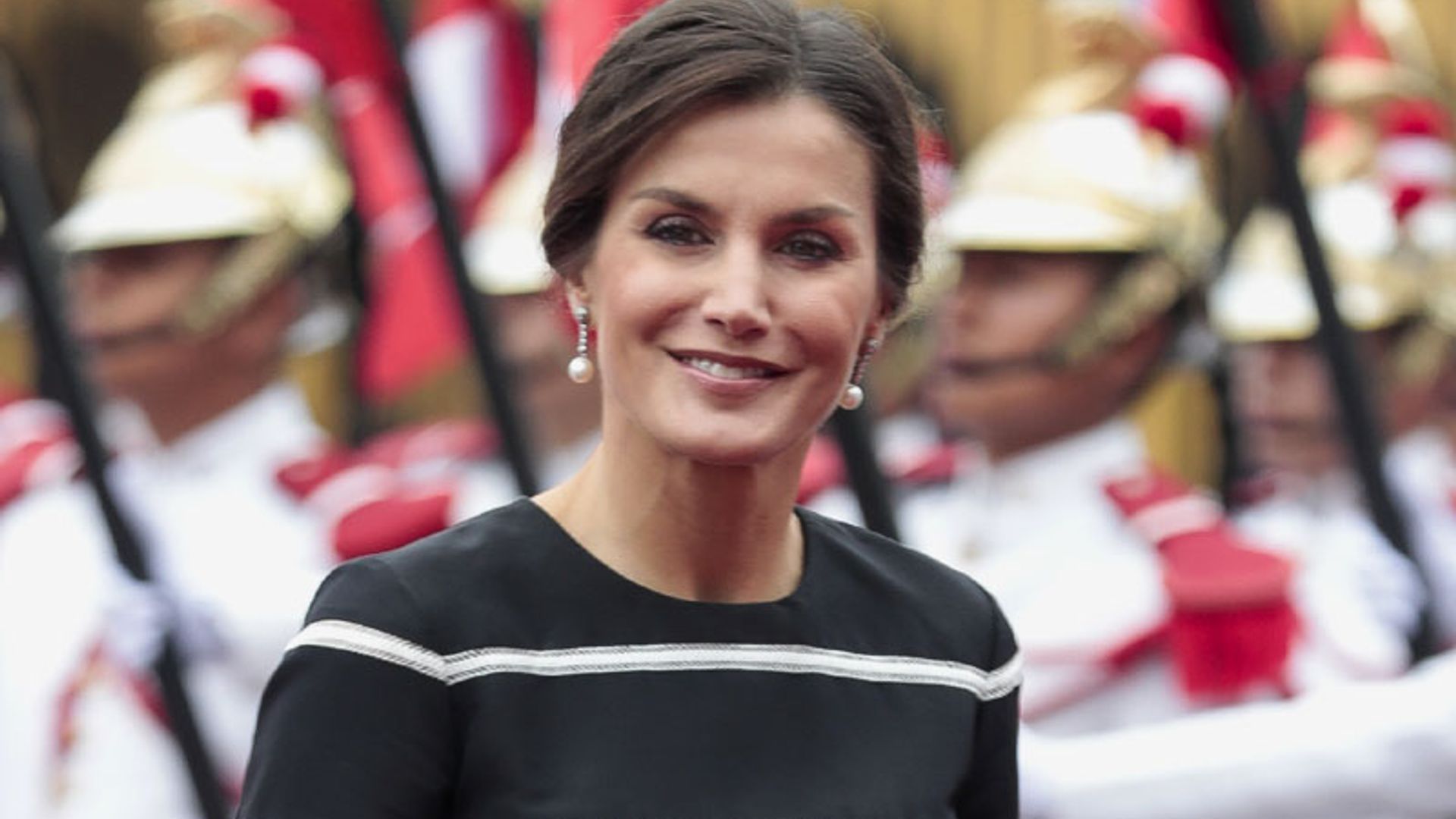 La silueta 'corola', la mejor aliada de doña Letizia para potenciar su figura en Perú