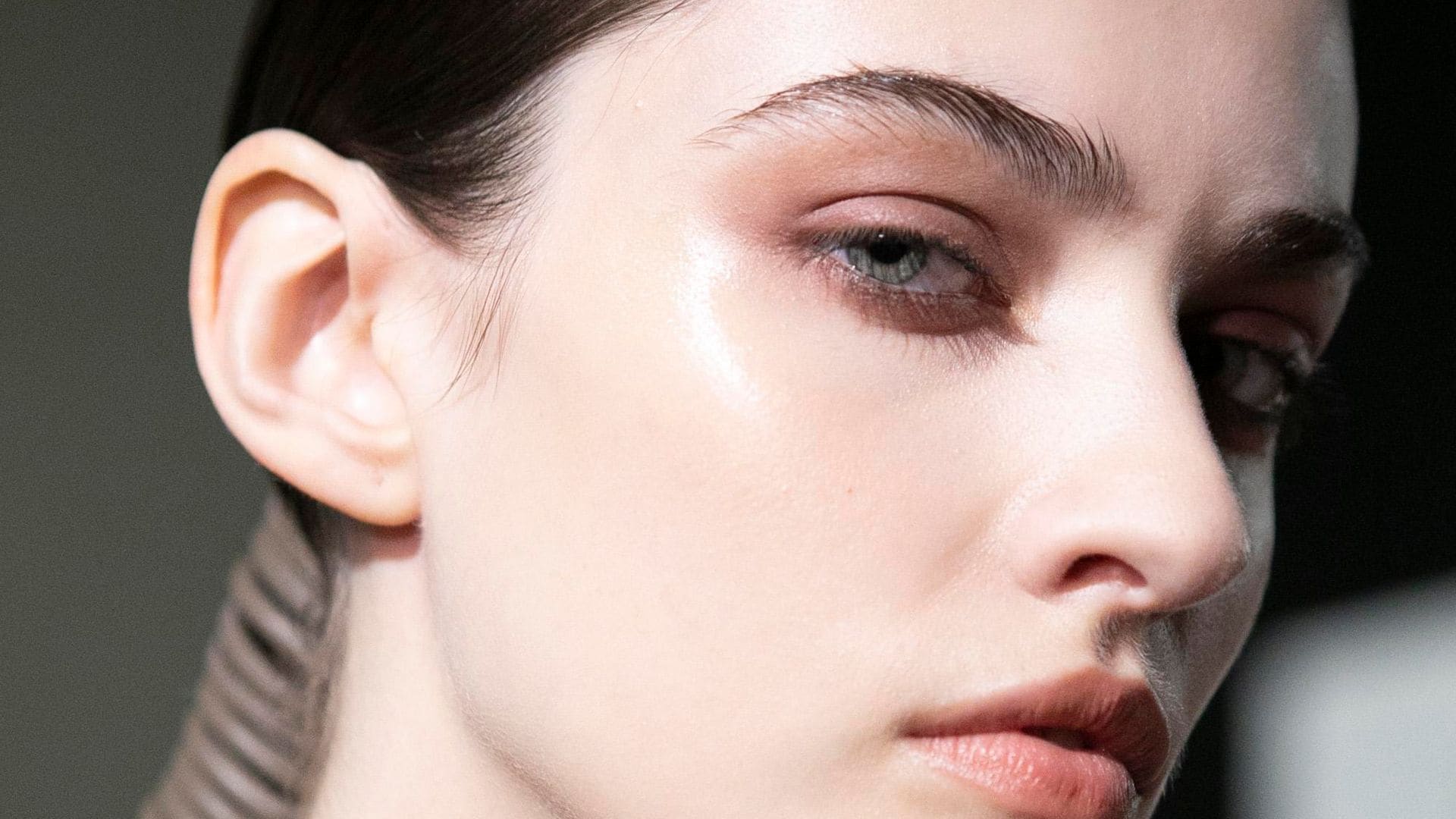 Las claves para aplicar tu highlighter como toda una experta