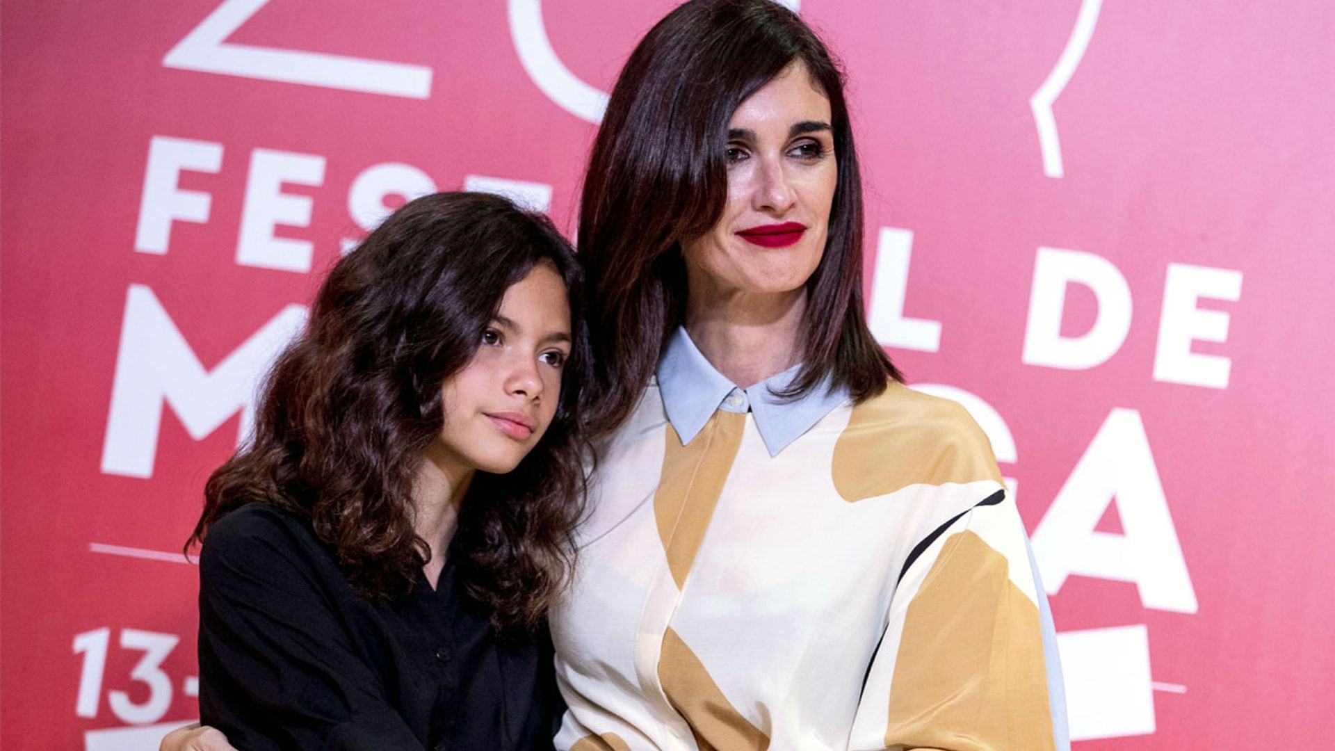 El triunfo del vestido camisero, por Paz Vega y su hija, Ava Salazar, en el Festival de Málaga