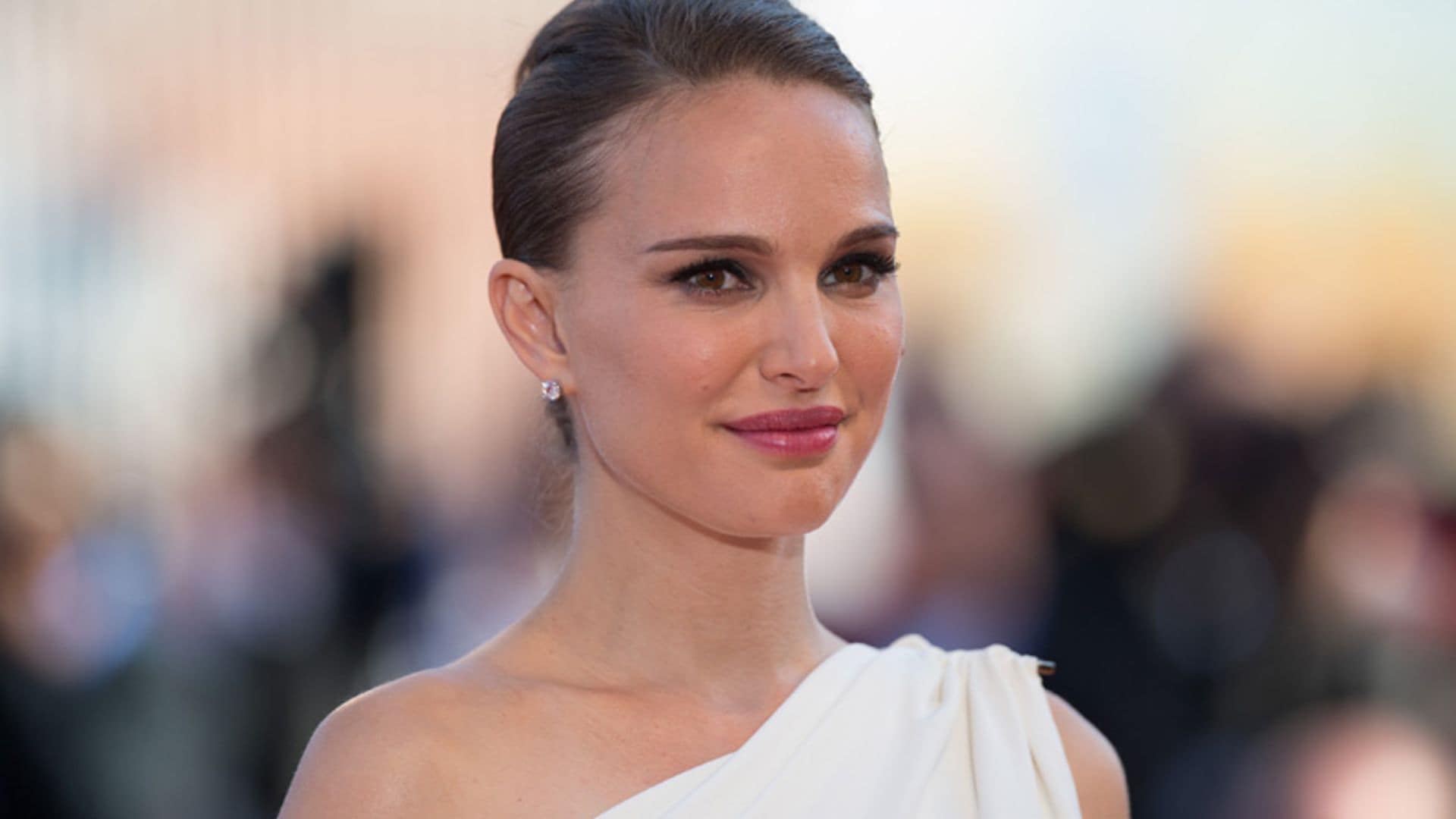 Natalie Portman confirma su embarazo sobre la alfombra roja