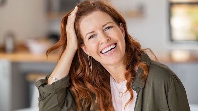 mujer sonriente