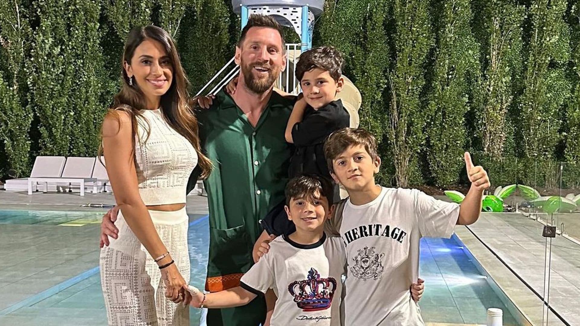 Lionel Messi y Antonela Roccuzzo con sus hijos