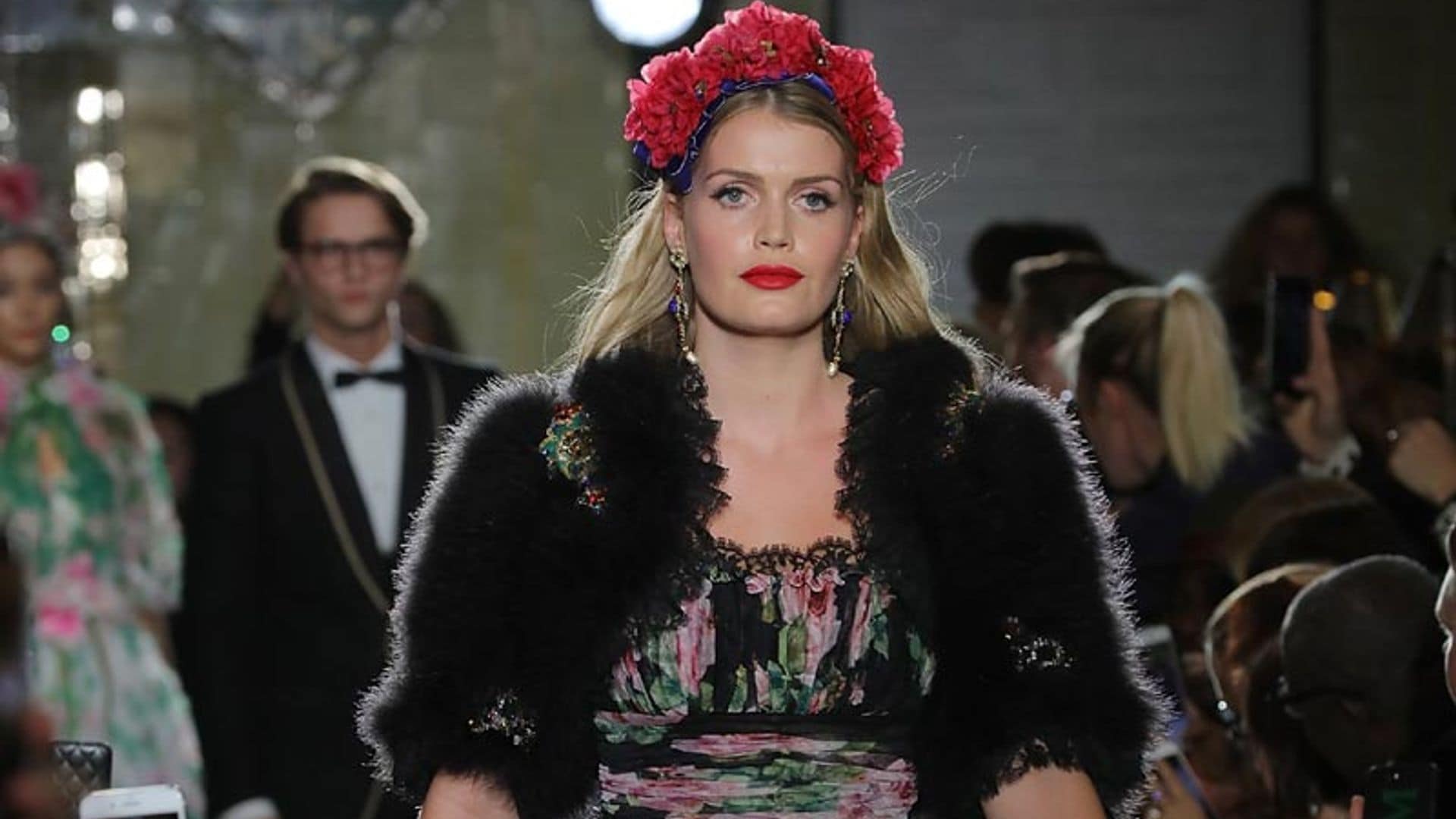 Lottie Moss y Lady Kitty Spencer, en la pasarela de los influyentes británicos de la moda