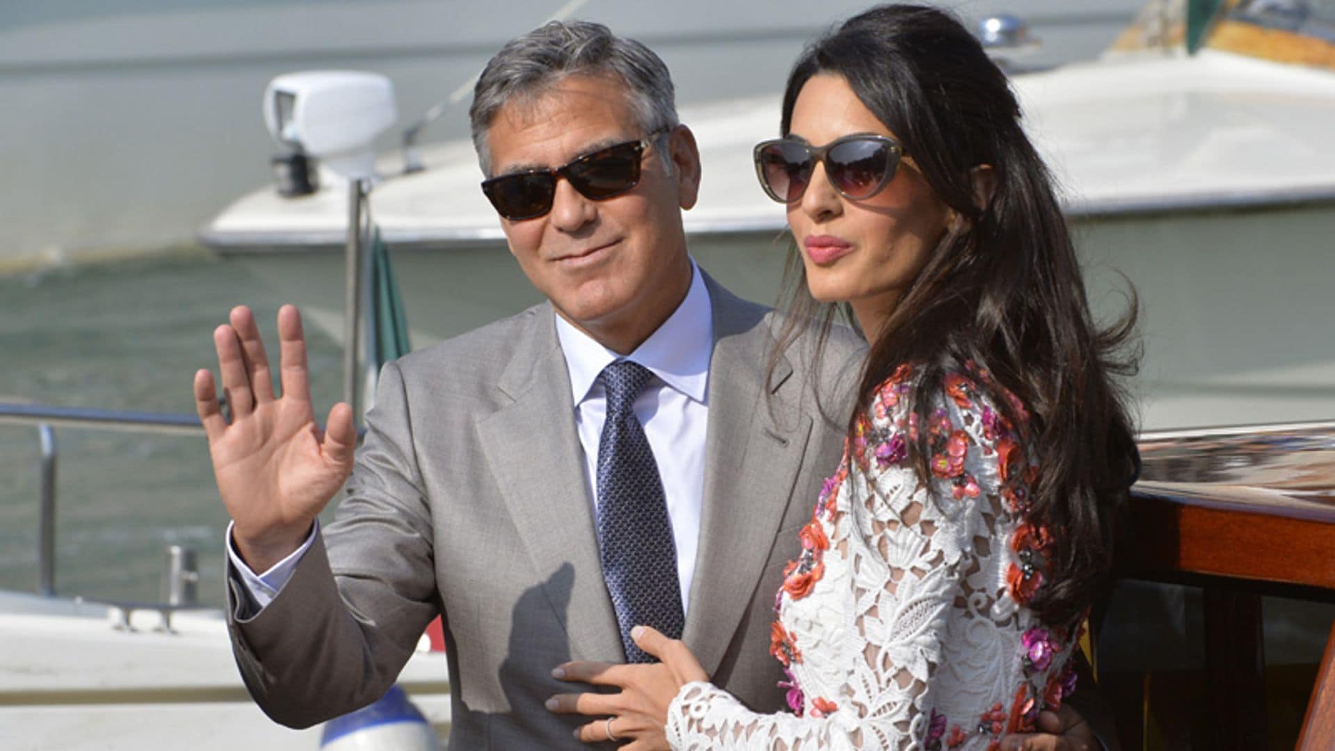 George Clooney y su familia se despiden de La Palma navegando con delfines