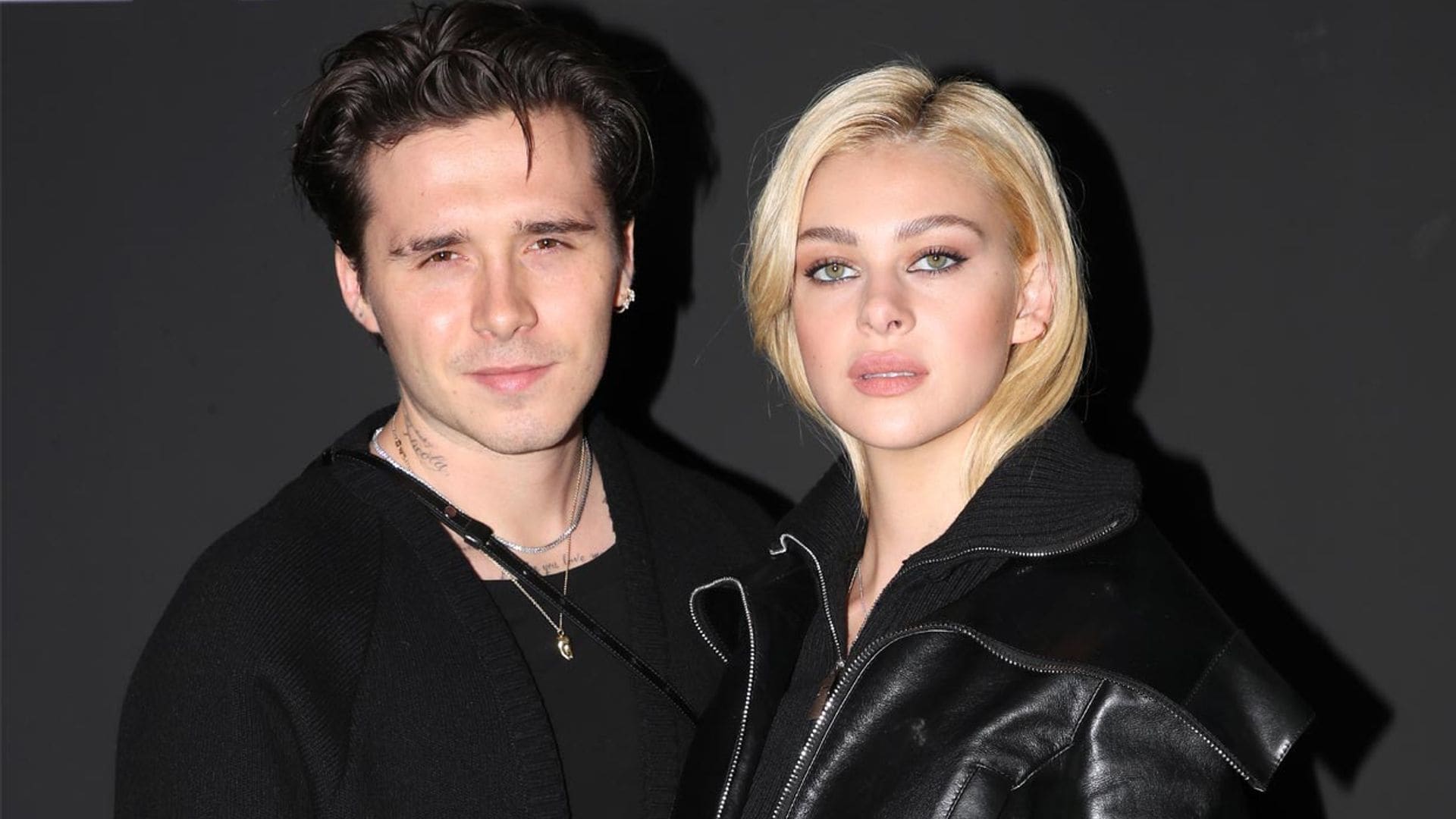 Brooklyn Beckham y Nicola Peltz cierran su año de amor con una foto inédita (y un vestido reciclado)