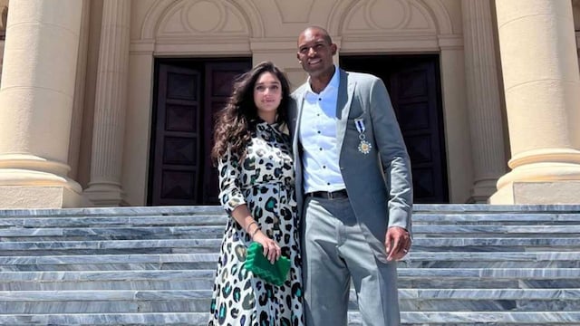 Amelia Vega y Al Horford en las afueras del recinto de Palacio Nacional