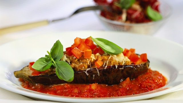 Berenjenas rellenas de carne picada con tomate y queso