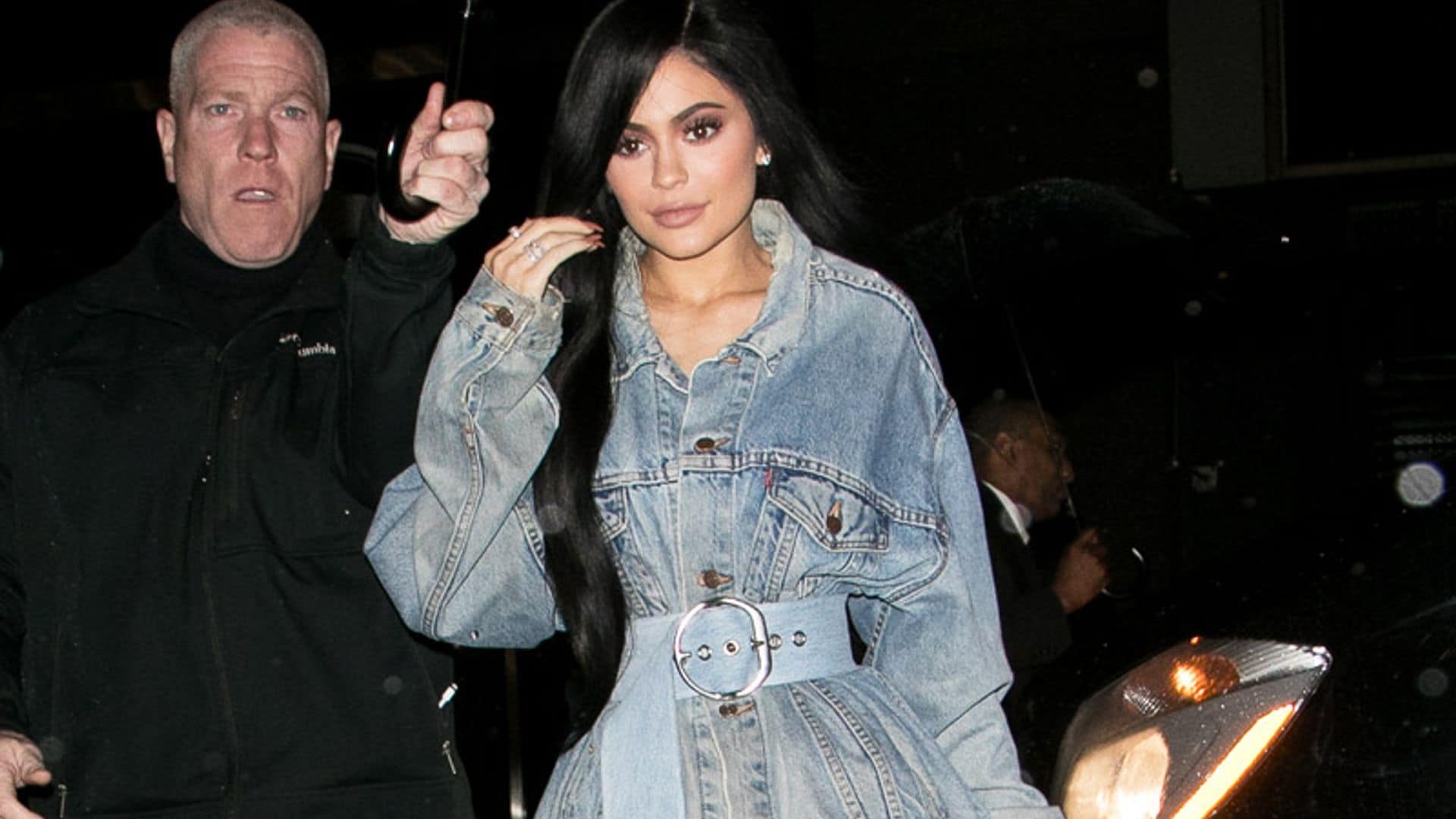 Cómo llevar el doble 'denim', la tendencia favorita de Kylie Jenner, Bella & Co.