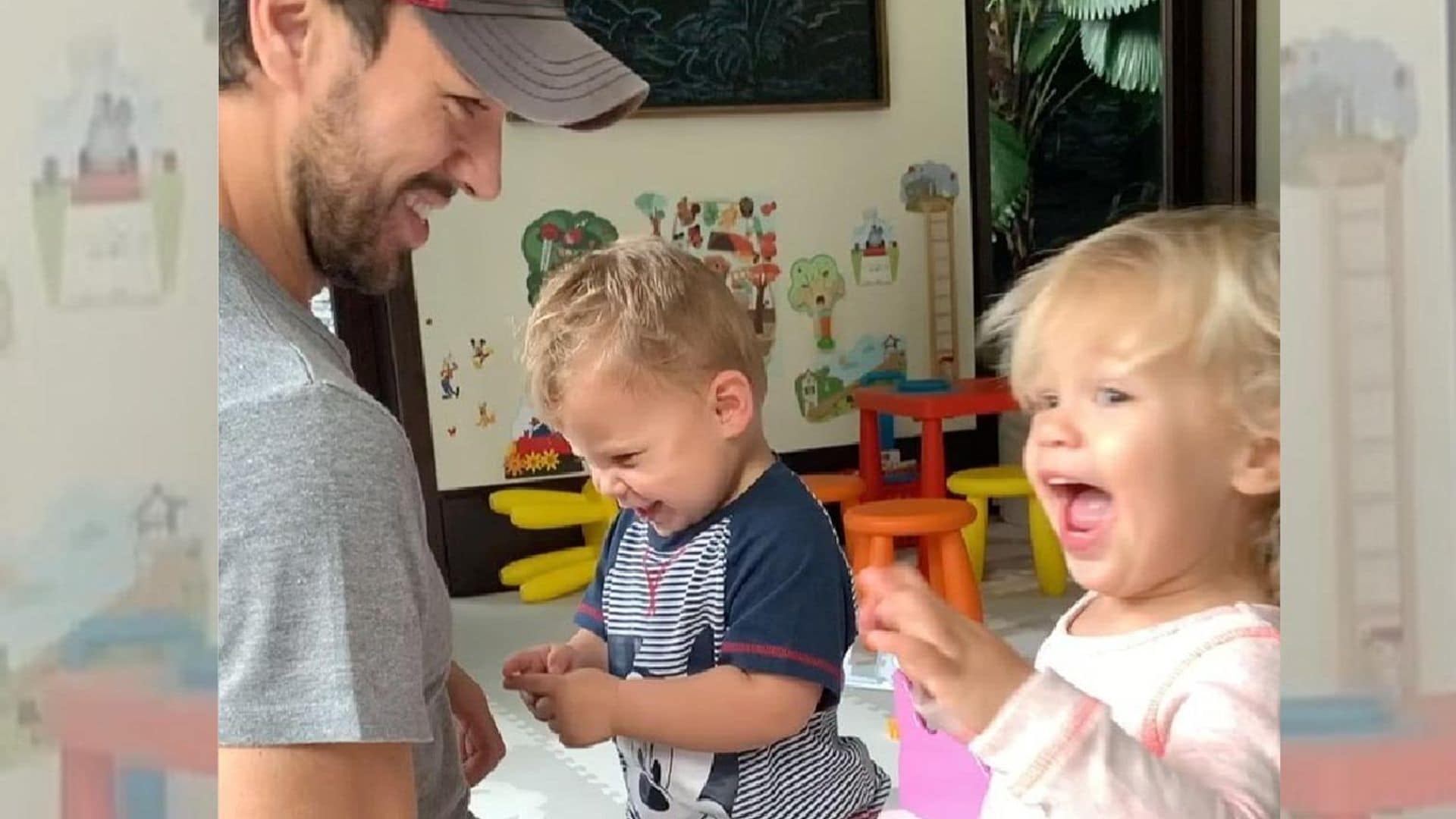 ¡Qué monada! El juego de Enrique Iglesias con su hijo que te sacará una sonrisa