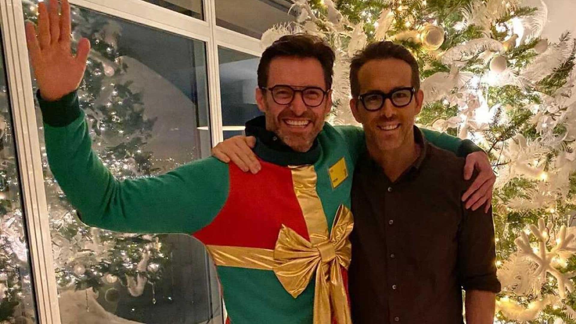 Ryan Reynolds, Hugh Jackman y la preciosa historia de un jersey que ha dado la vuelta al mundo