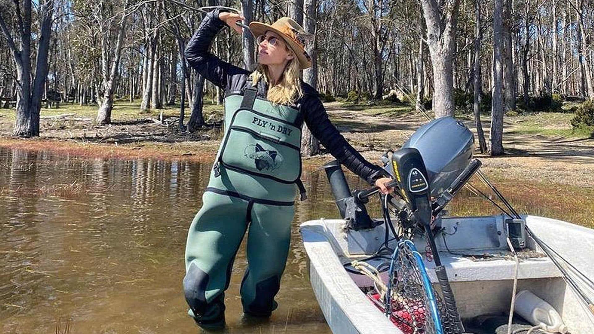 Aventuras con sus hijos y bromas de su 'look', Elsa Pataky se atreve ¡con los pantalones de pescar!