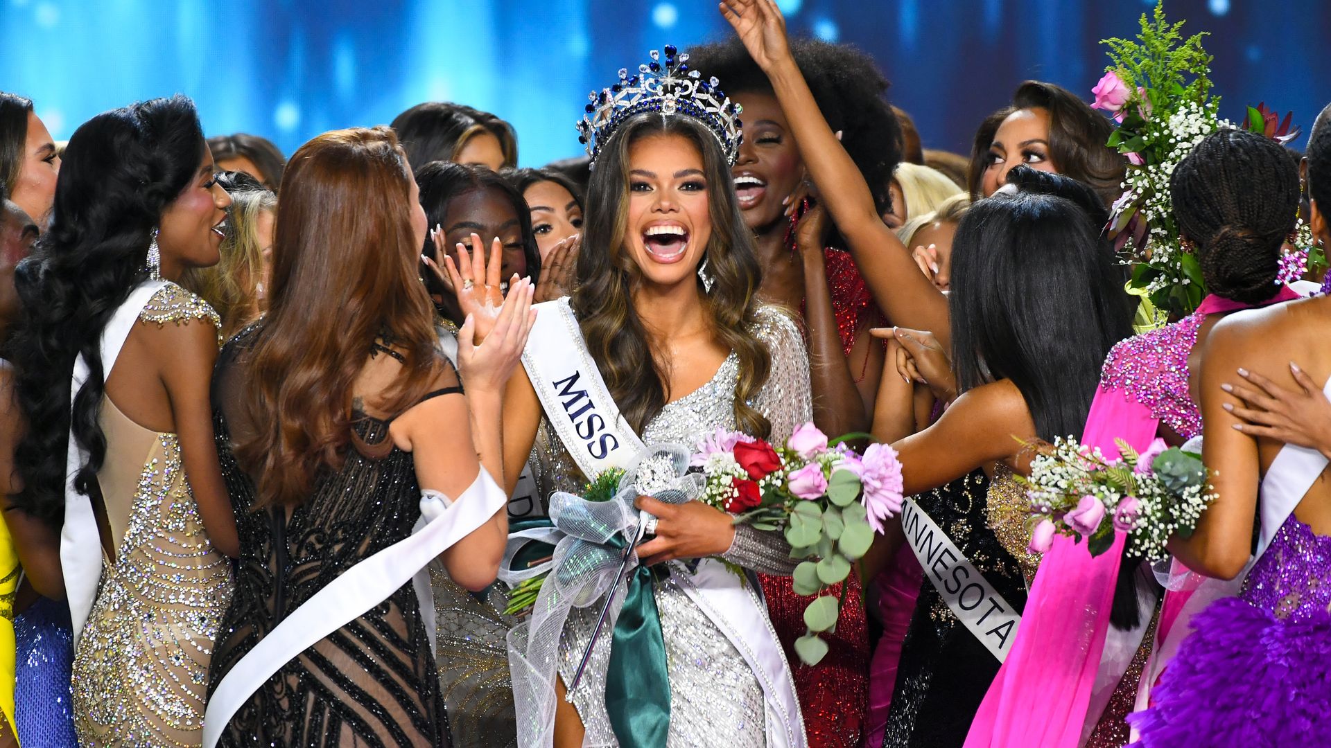 Así es Alma Cooper, la oficial del ejército estadounidense que ha sido coronada Miss USA 2024