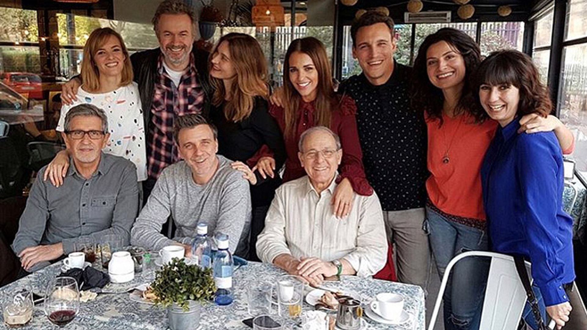 ¡Qué recuerdos! Paula Echevarría se reencuentra con sus compañeros de 'Gran Reserva'