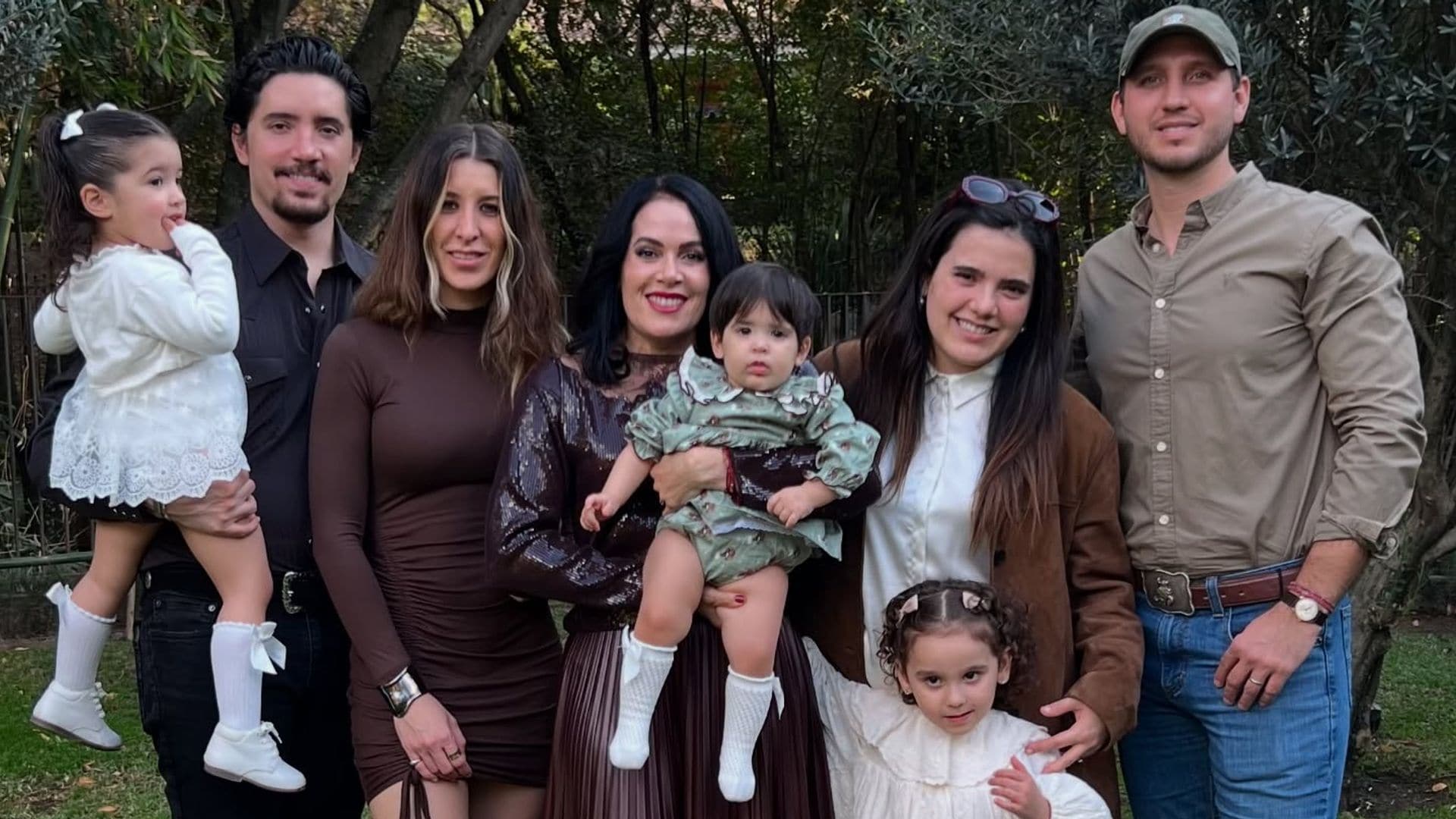 Rodeada del amor de sus hijos y nietas, América Guinart celebra su cumpleaños 53