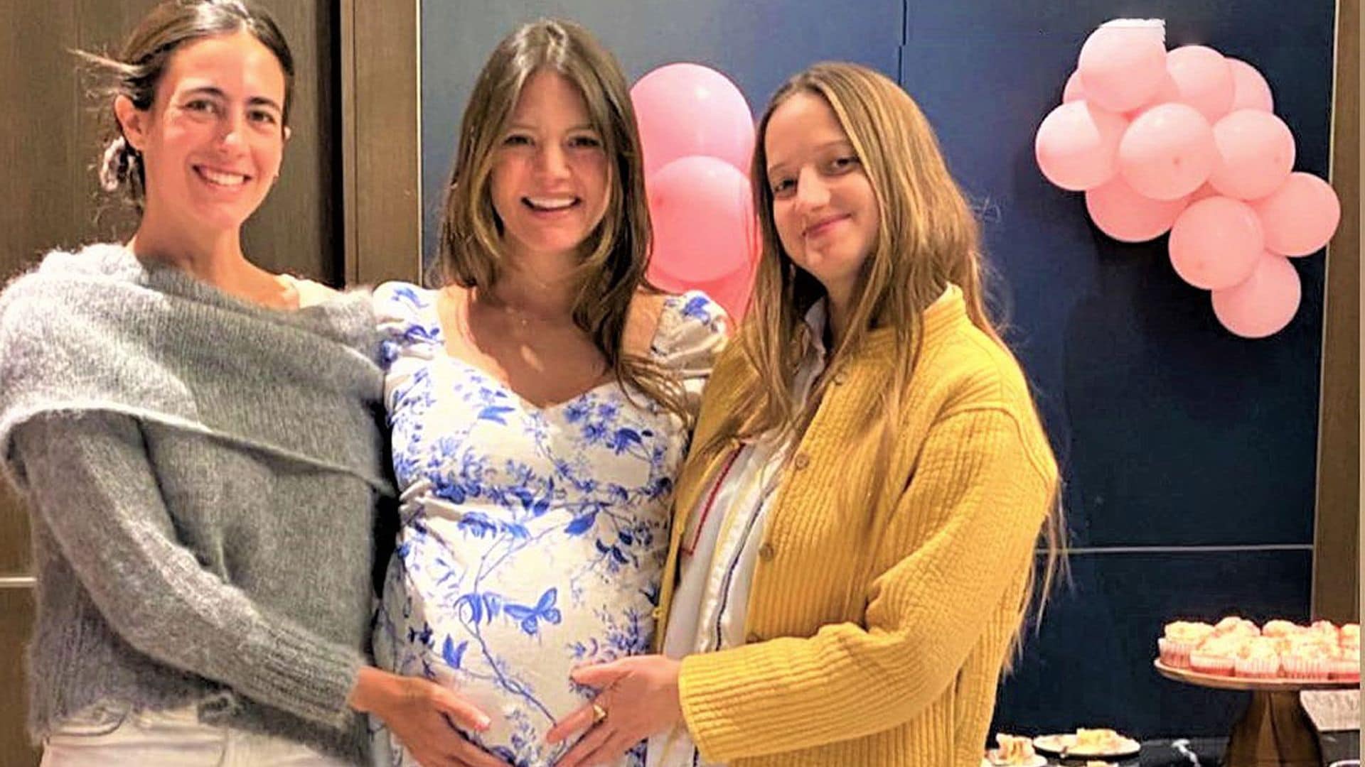 Isabelle Junot celebra su 'baby shower' arropada por Sassa de Osma, Renata Collado y otras conocidas amigas