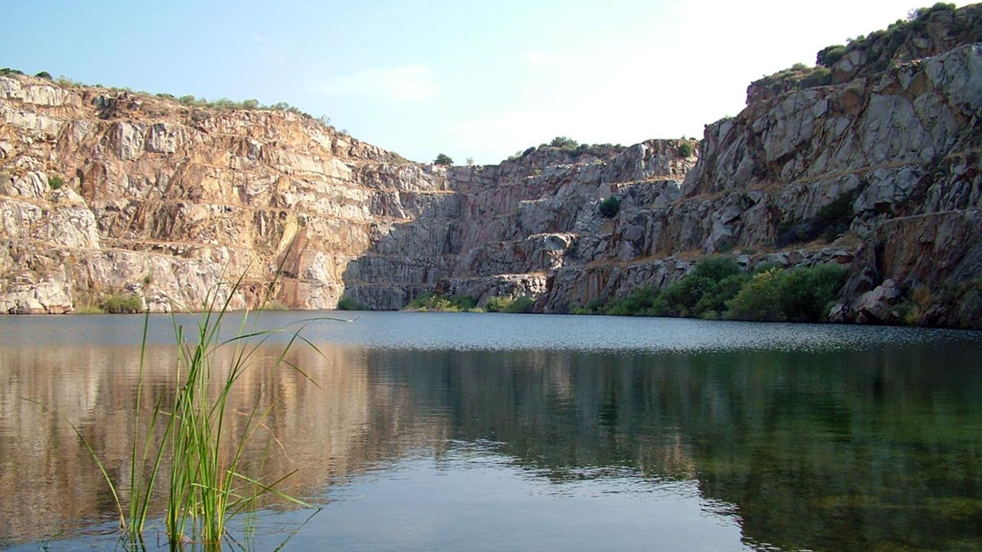 La piscina natural escondida en Extremadura que no querrás perderte este verano