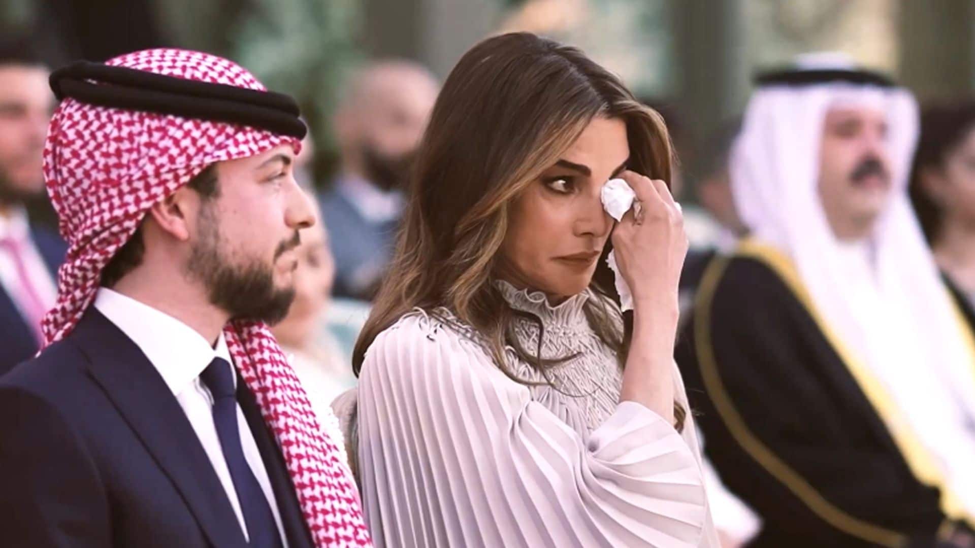 Las lágrimas de Rania, los nervios del novio con el anillo... el vídeo de la espectacular boda de Iman de Jordania