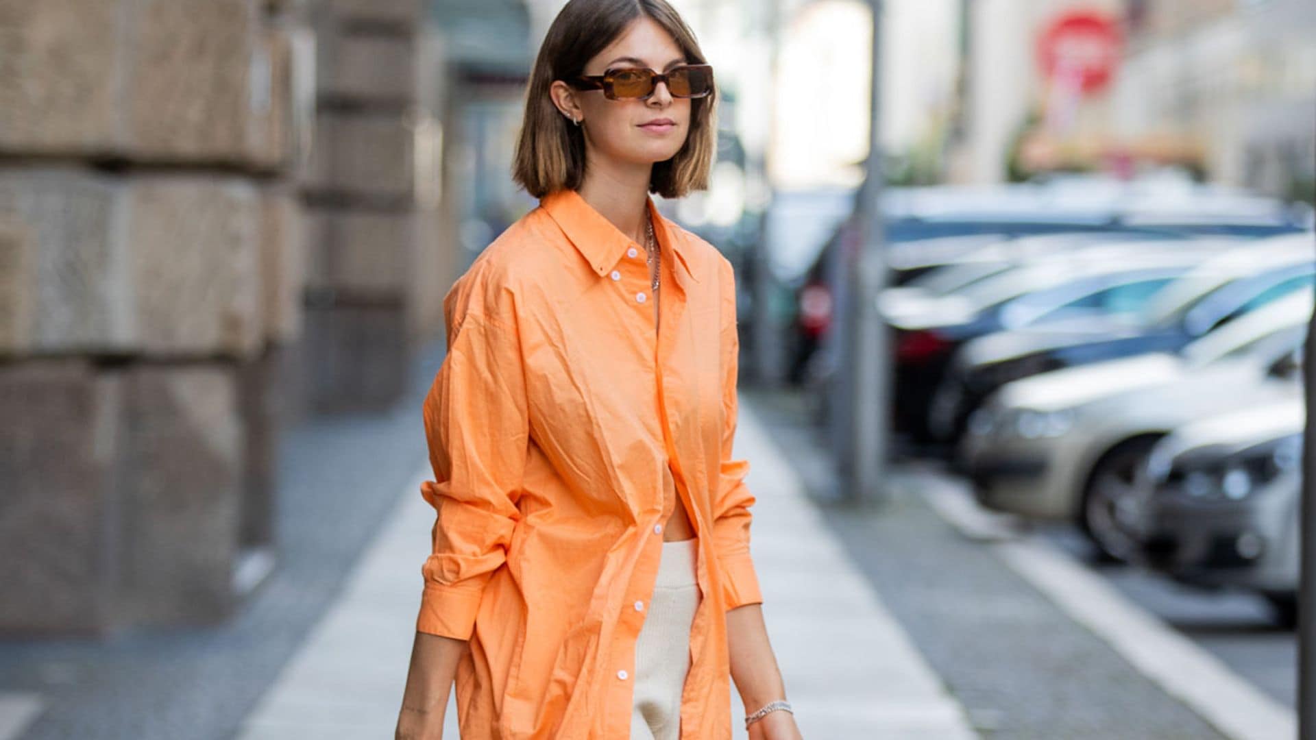 'Pop orange': el color que alegrará tus looks post-vacacionales se lleva en vestidos, camisas ¡y hasta en las uñas!