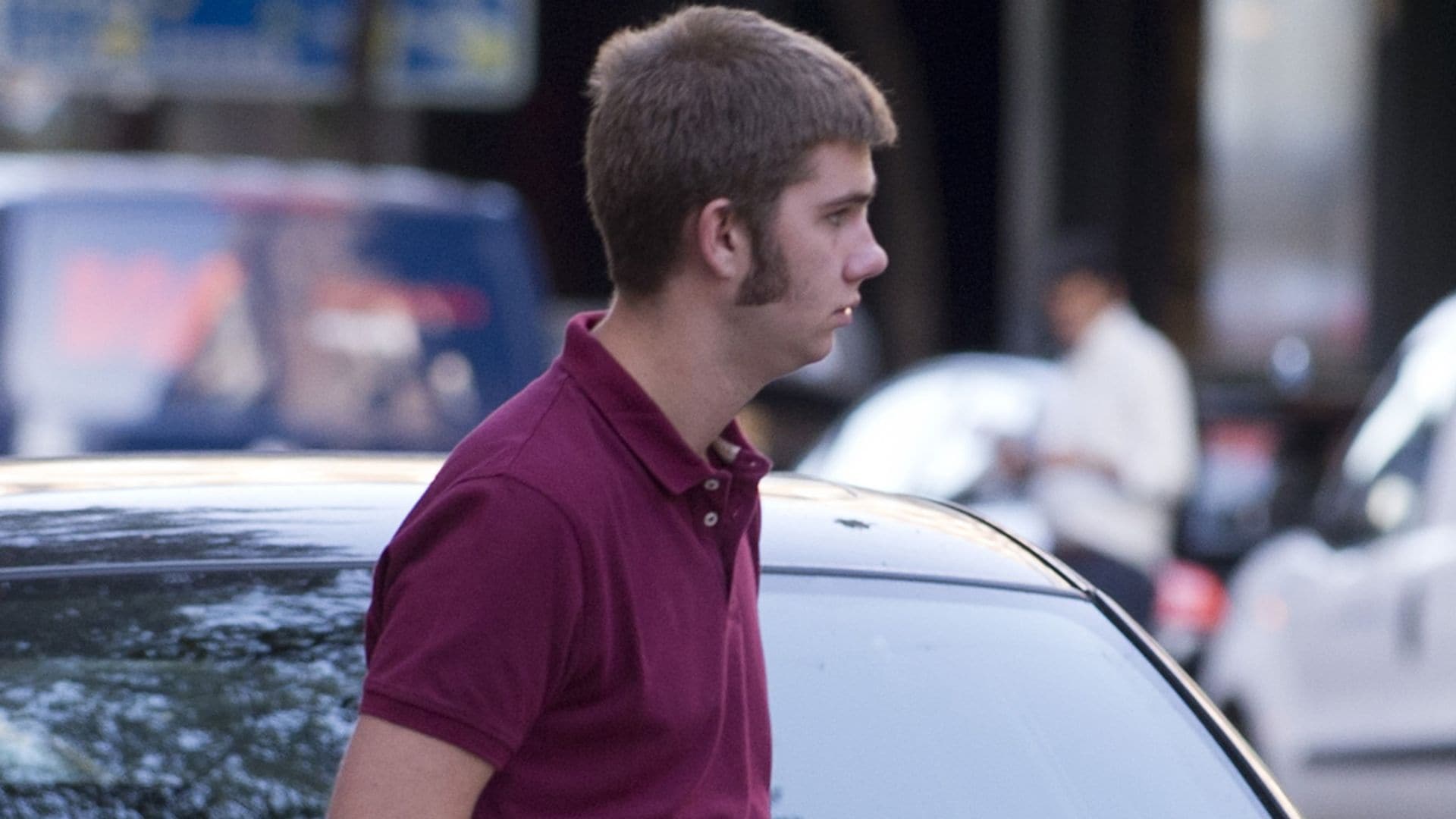 La  vida de Juan Valentín en Madrid, entre amigos, clases de conducir y un llamativo cambio de 'look'