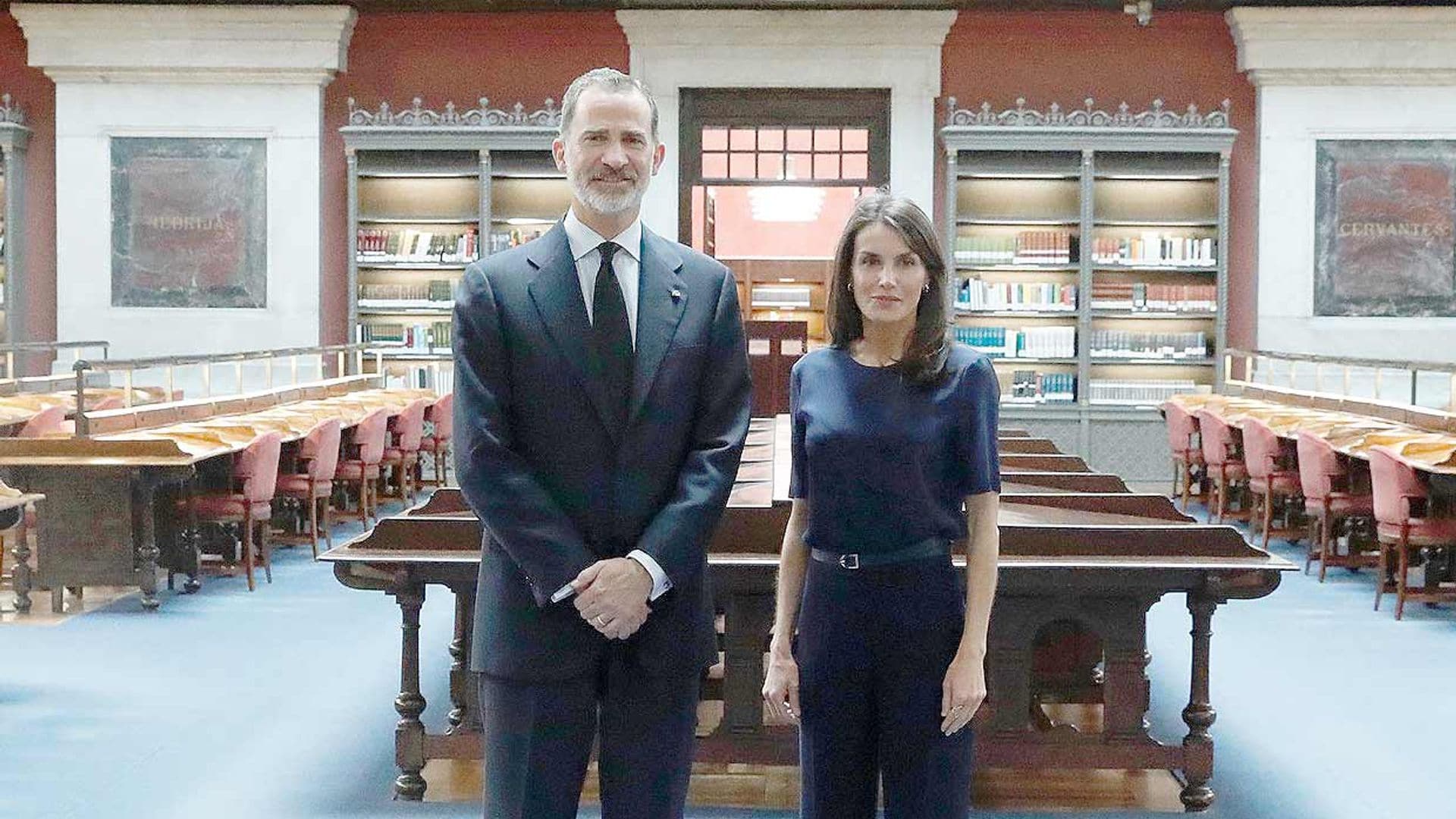 ''¡Qué alegría!', así han sido recibidos los Reyes en la Biblioteca Nacional