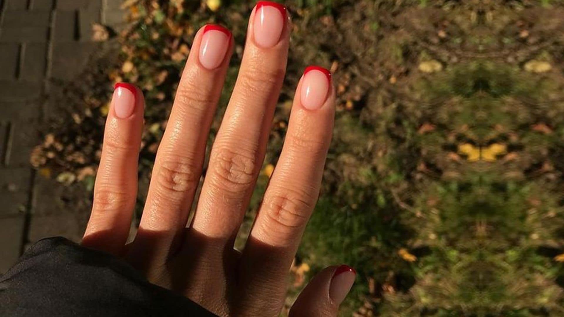 El truco viral para hacerte la manicura francesa en un minuto ¡con una esponja de maquillaje!