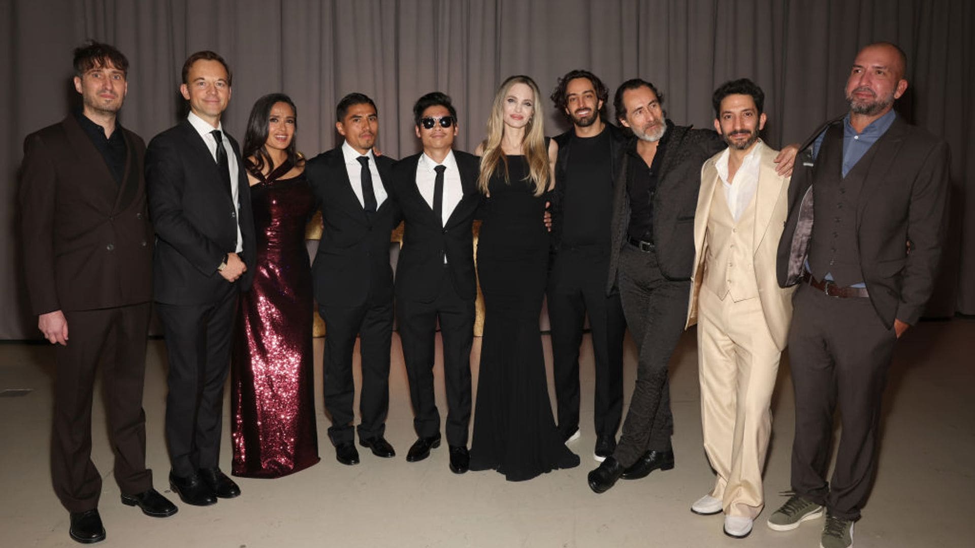 (De izq. a der.) Rutger Hoedemaekers, Lorenzo De Maio, Salma Hayek, Jorge Antonio Guerrero, Pax Thien Jolie-Pitt, Angelina Jolie, Patricio José, Demián Bichir y Juan Gervasio Minují­n en la premiere de "Without Blood" en el Toronto International Film Festival 