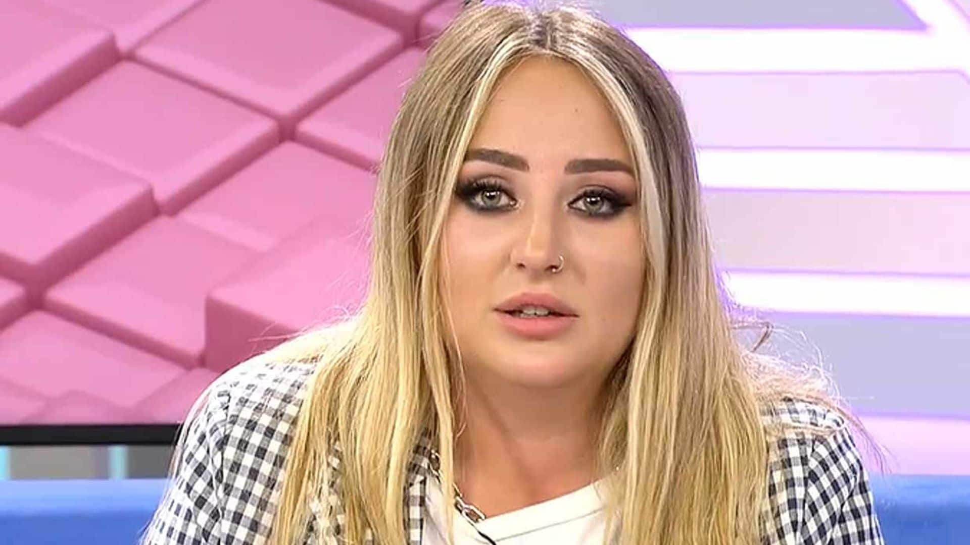 Rocío Flores, sin poder contener la emoción: 'Mamá, a tus hijos no te los ha arrancado nadie, tus hijos están aquí. Llámanos'