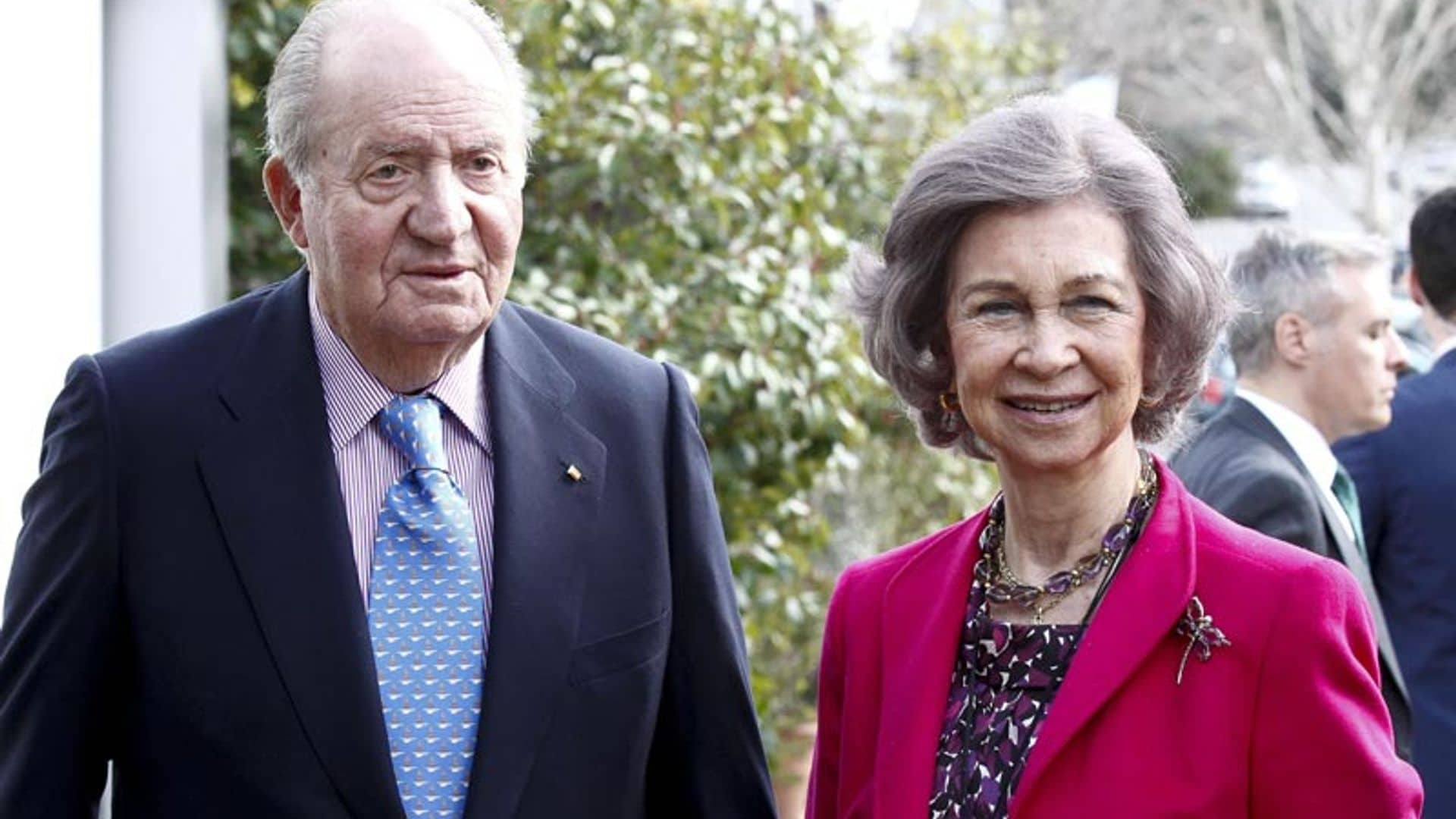 En ¡HOLA!, Don Juan Carlos y doña Sofía se reúnen para almorzar con sus amigos