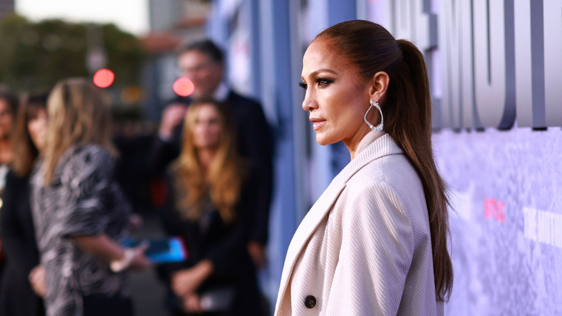 Consejos de experto para copiar en casa la 'manicura celestial' de Jennifer Lopez