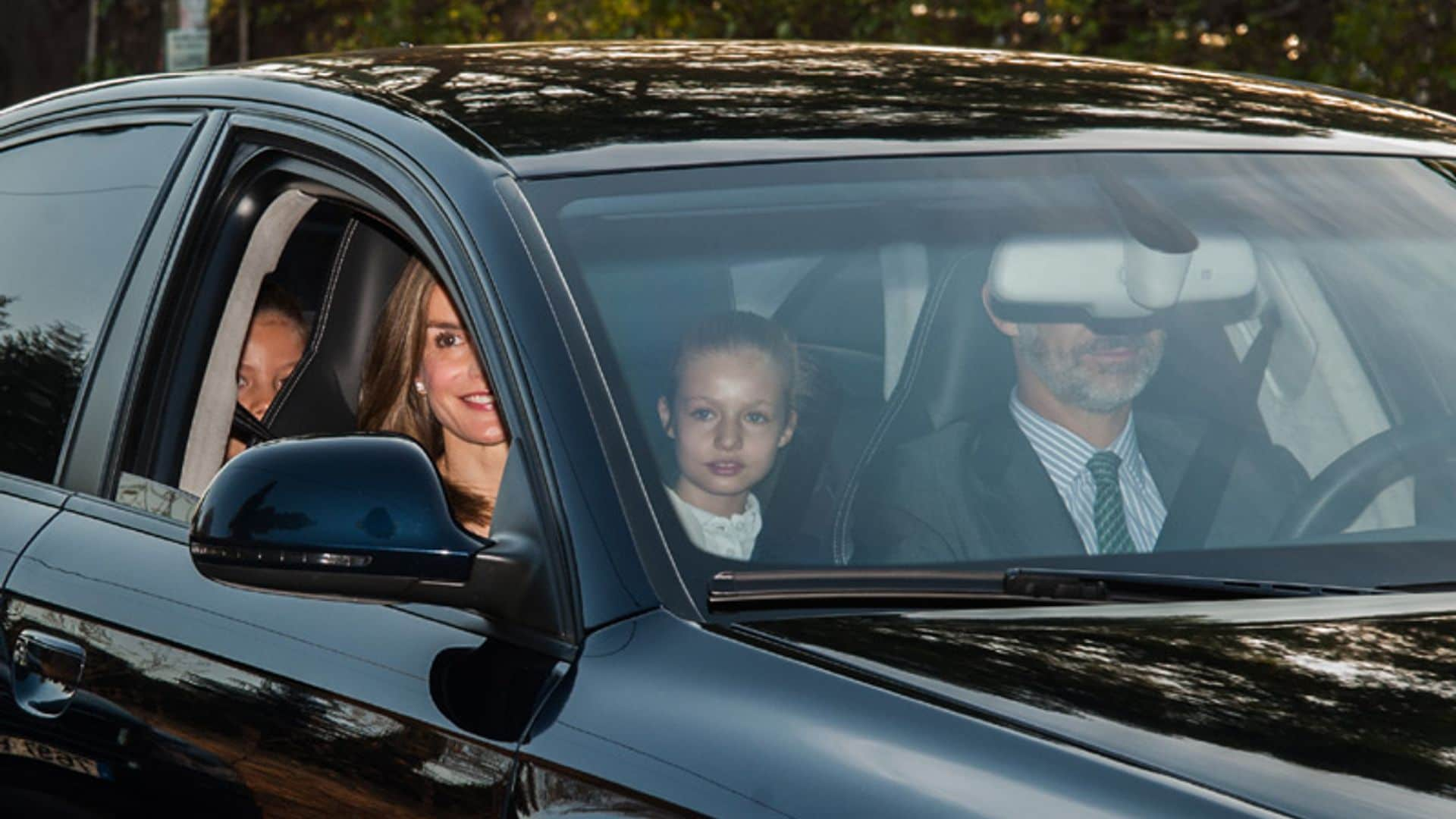 La princesa Leonor y la infanta Sofía vuelven al cole acompañadas por sus padres