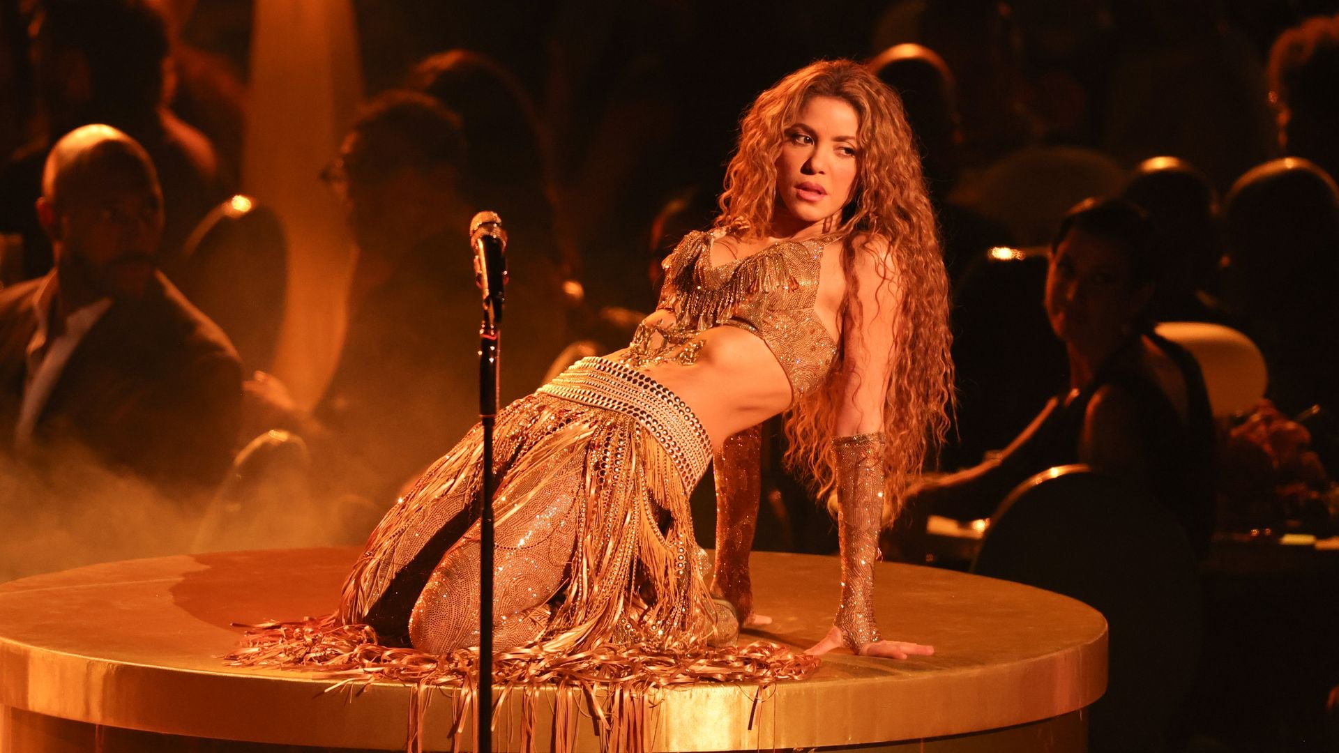 Shakira y sus caderas hipnotizan en los Grammys 2025