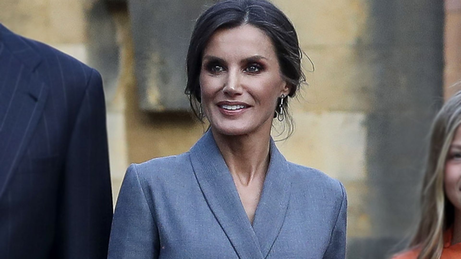 Doña Letizia recicla en Asturias su vestido misterioso tras llevarlo en Madrid y Marruecos