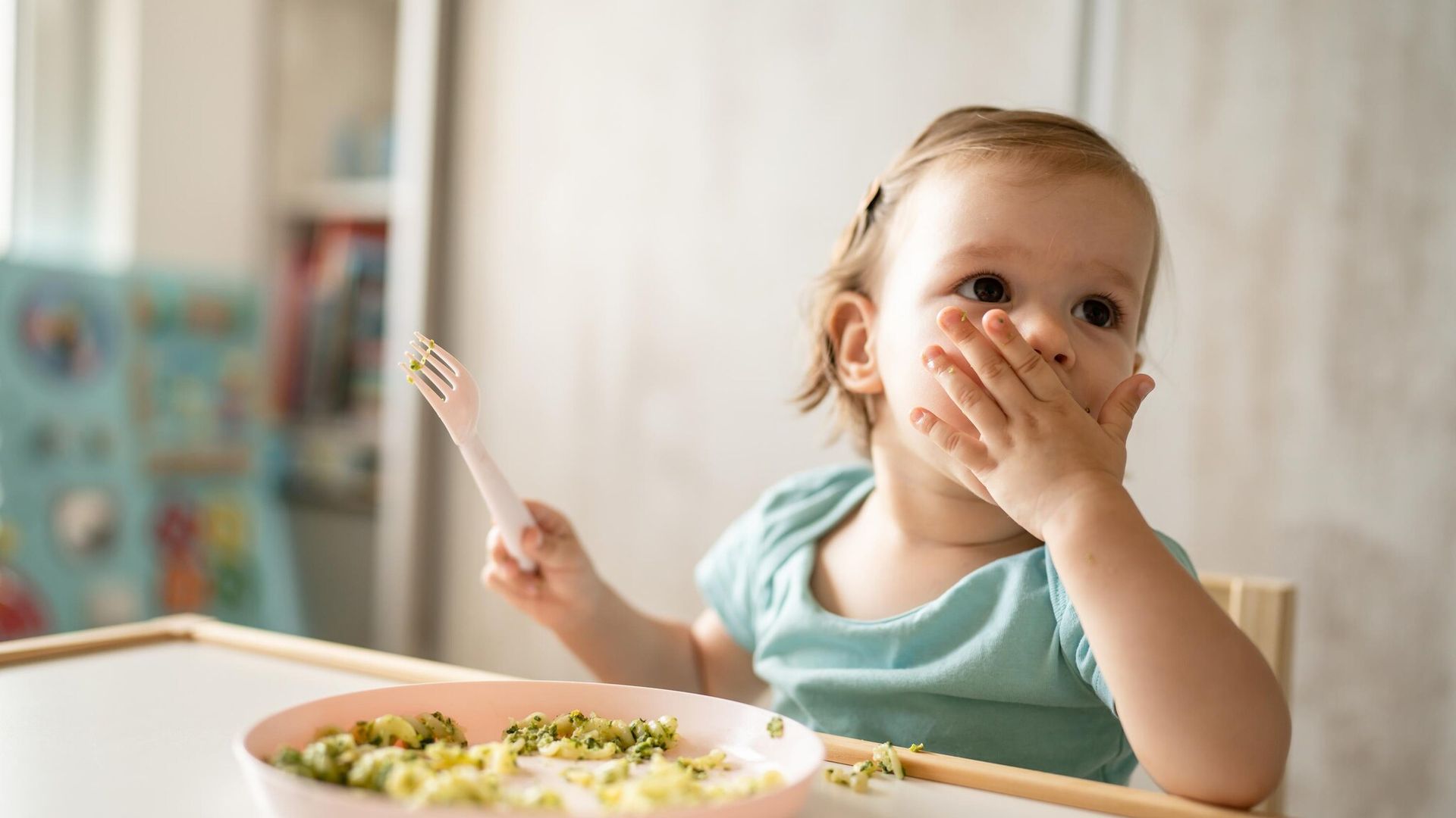 ni a comiendo brocoli