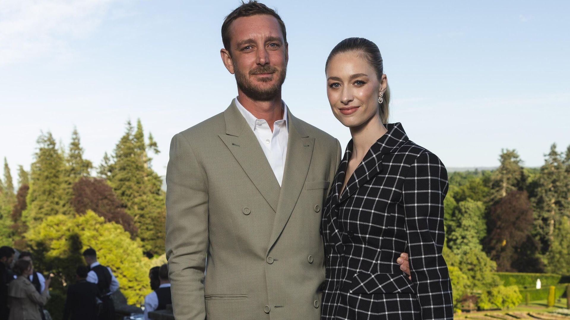 Pierre Casiraghi y Beatrice Borromeo derrochan estilo durante una tarde en Escocia