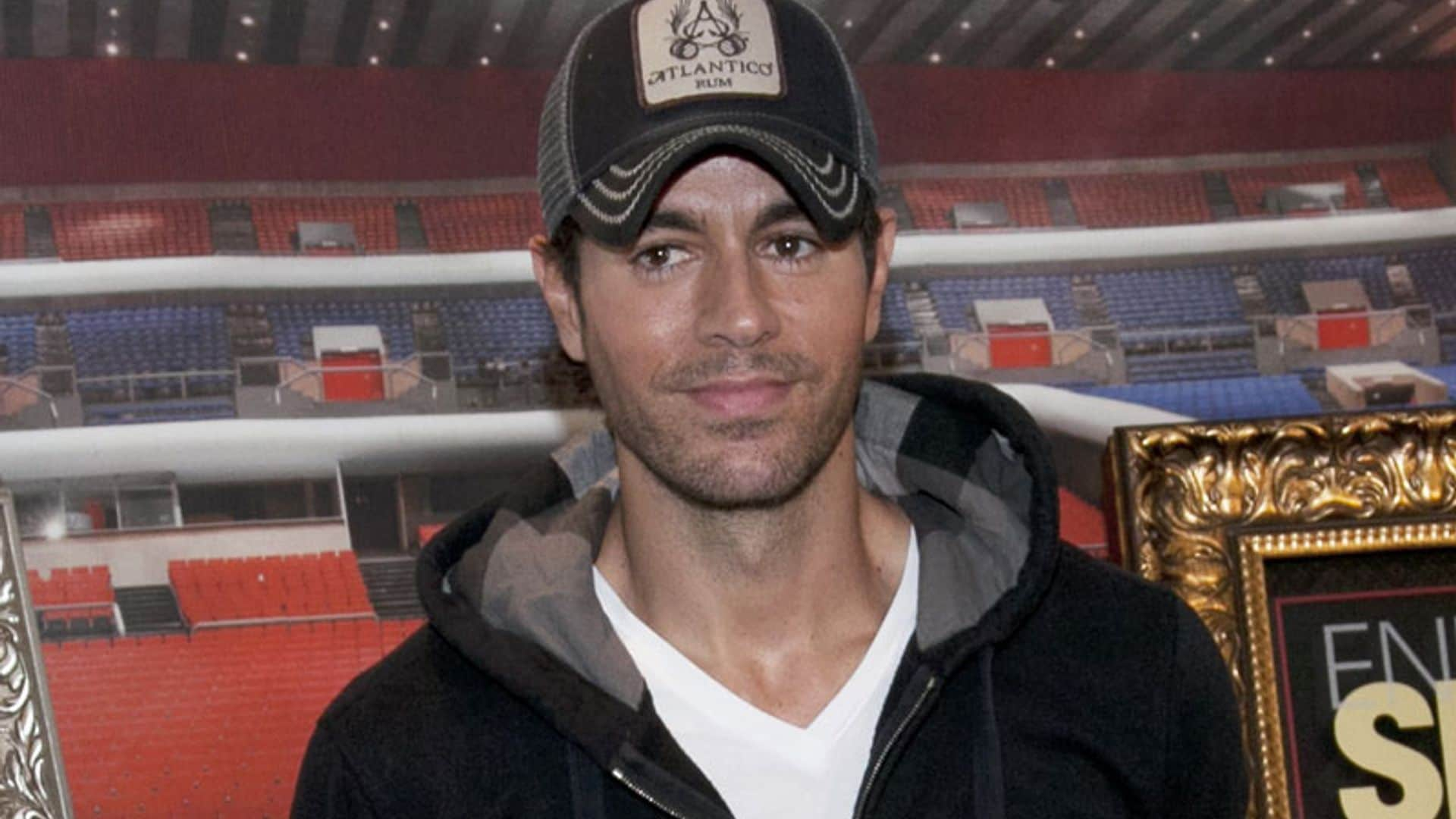 Enrique Iglesias se da un 'baño' de masas