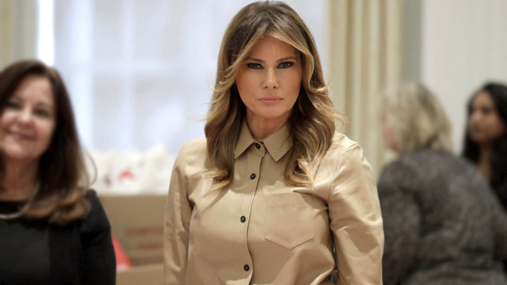 Melania Trump afianza su idilio con el calzado cómodo de Zara para evitar los tacones