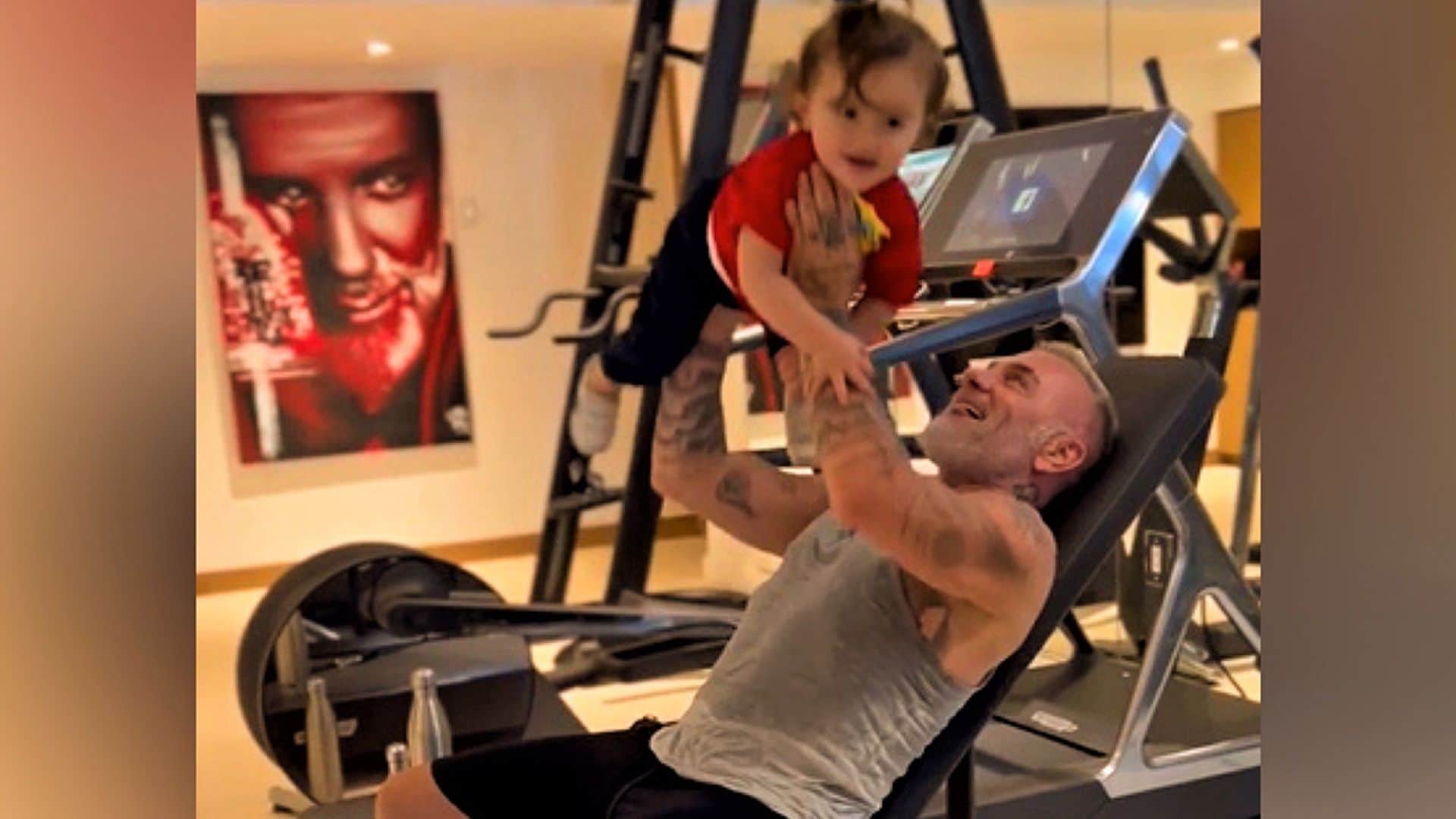 El entrenamiento más divertido de Gianluca Vacchi con unas 'pesas' muy especiales: su hija Blu