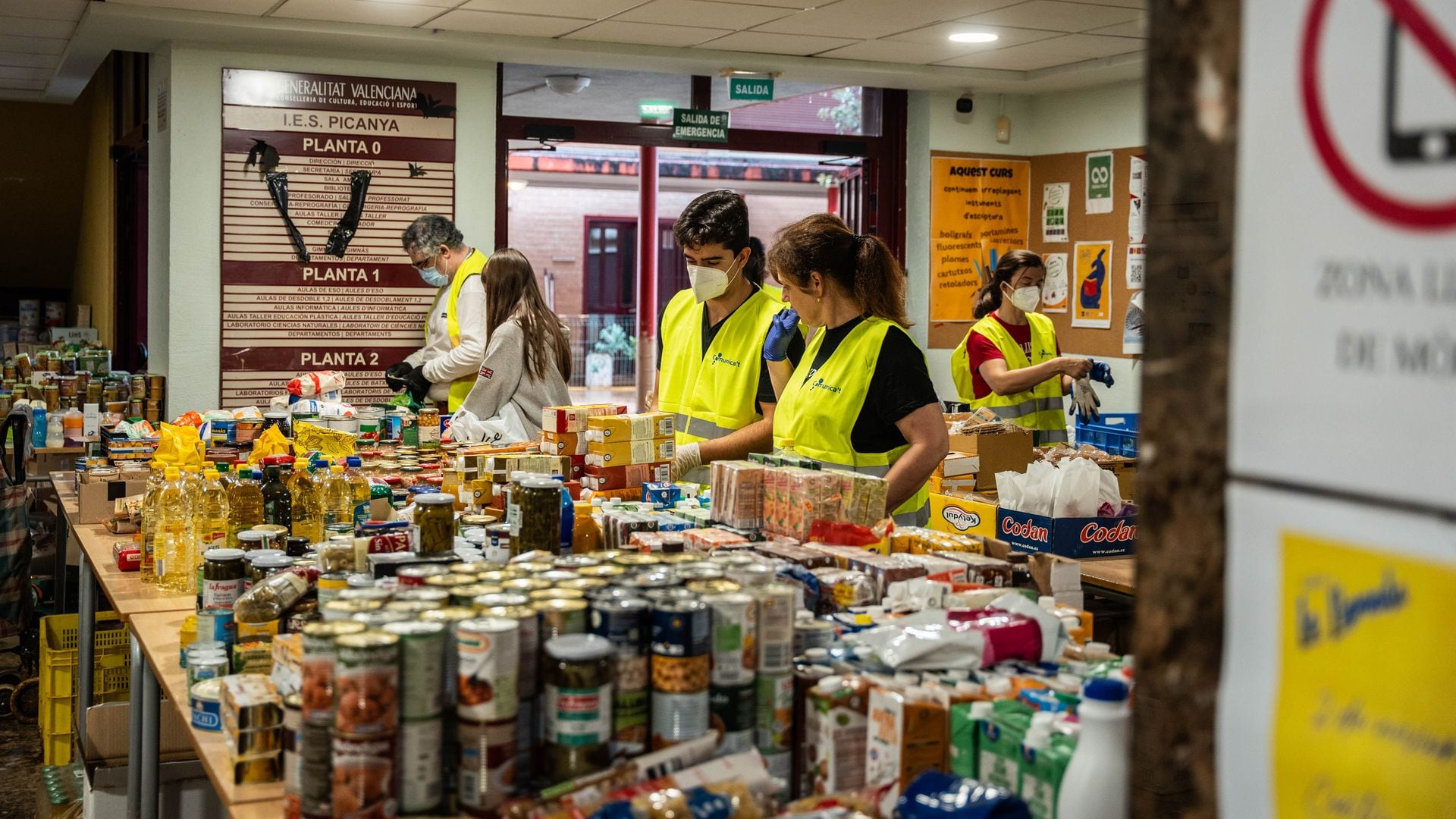 Ayuda a los afectados por la DANA: donaciones y puntos de recogida más cercanos