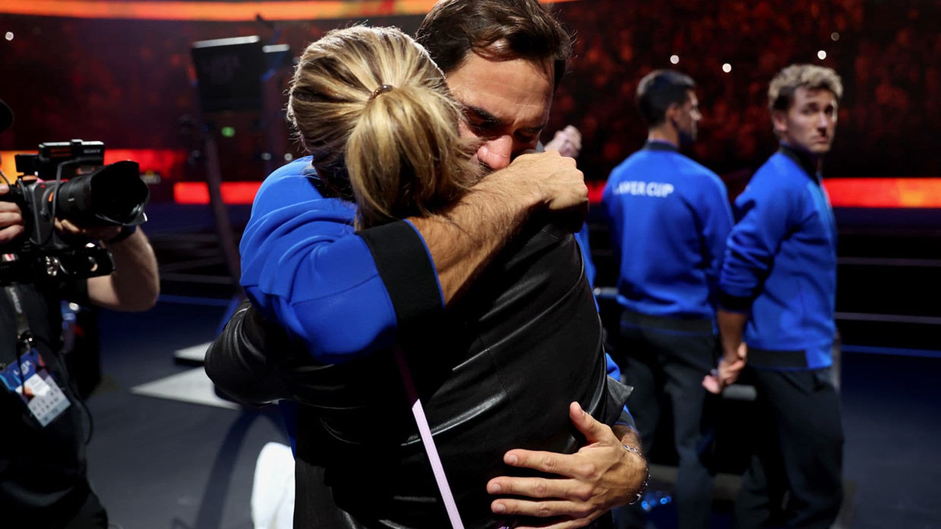 El conmovedor abrazo de Federer a su mujer y sus cuatro hijos en su adiós al tenis