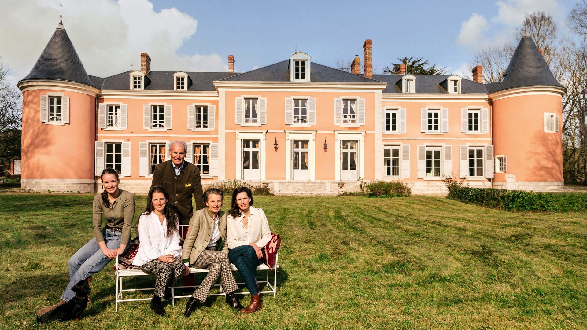 La casa ¡HOLA!: 'Château la Fontaine', el castillo familiar de la artista Marie Daâge