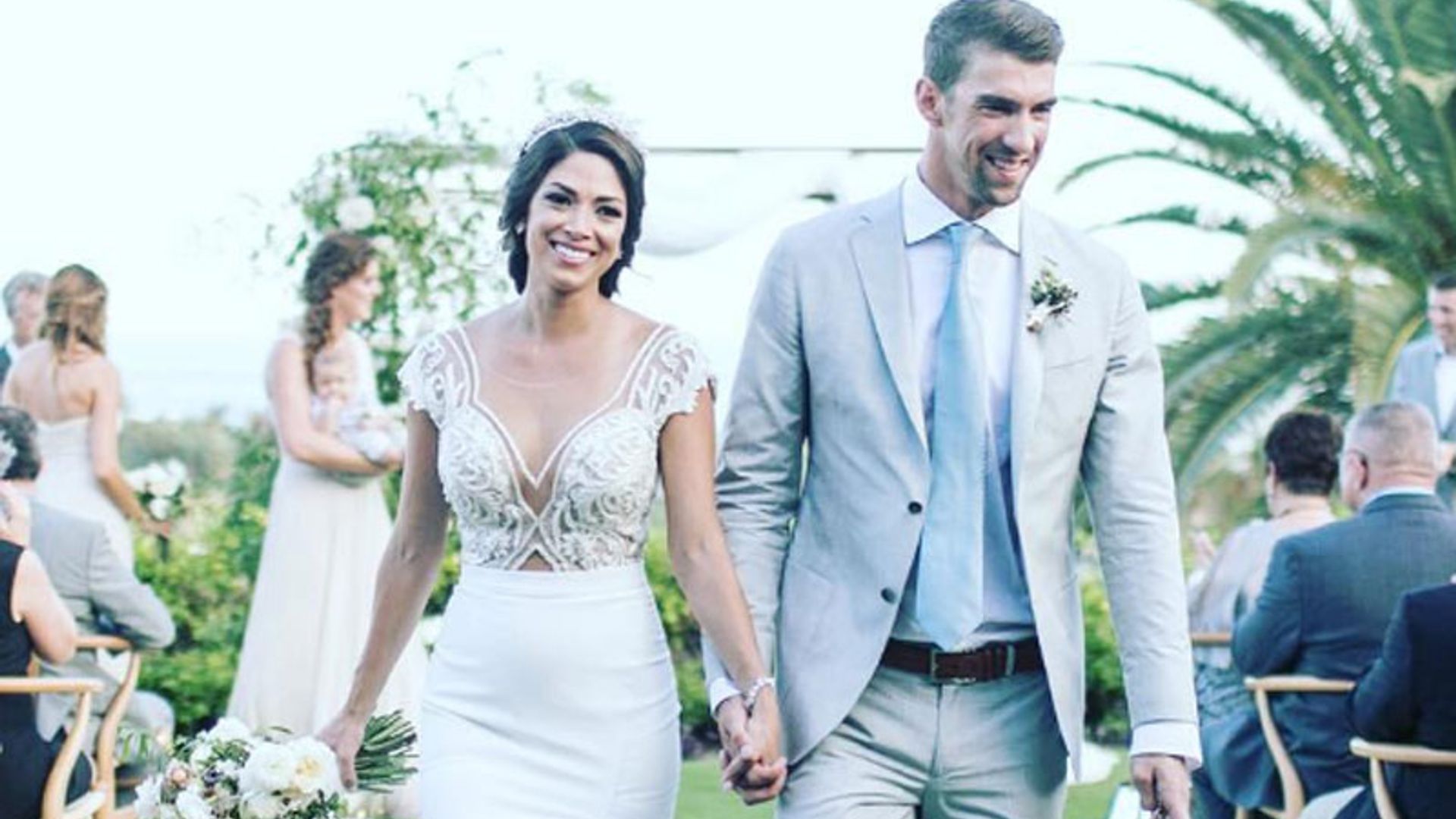 Michael Phelps muestra las fotos de su romántica boda con Nicole Johnson