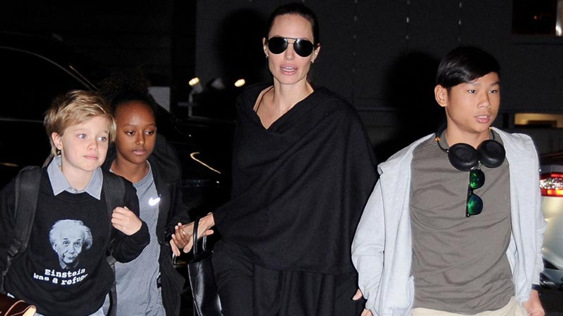 De noche y sin levantar revuelo, Angelina Jolie se muda con sus hijos de Malibú a Hidden Hills