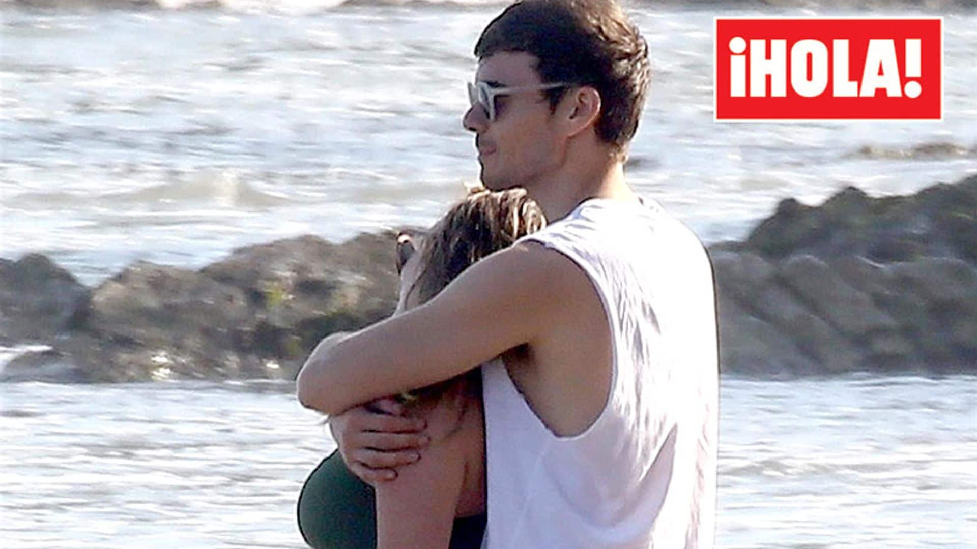 EXCLUSIVA: Hilary Duff luce tripita de embarazada en la playa