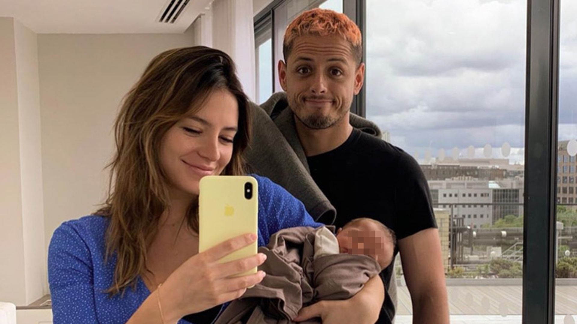 Sarah Kohan lleva por primera vez a su hijo a ver un partido de Chicharito