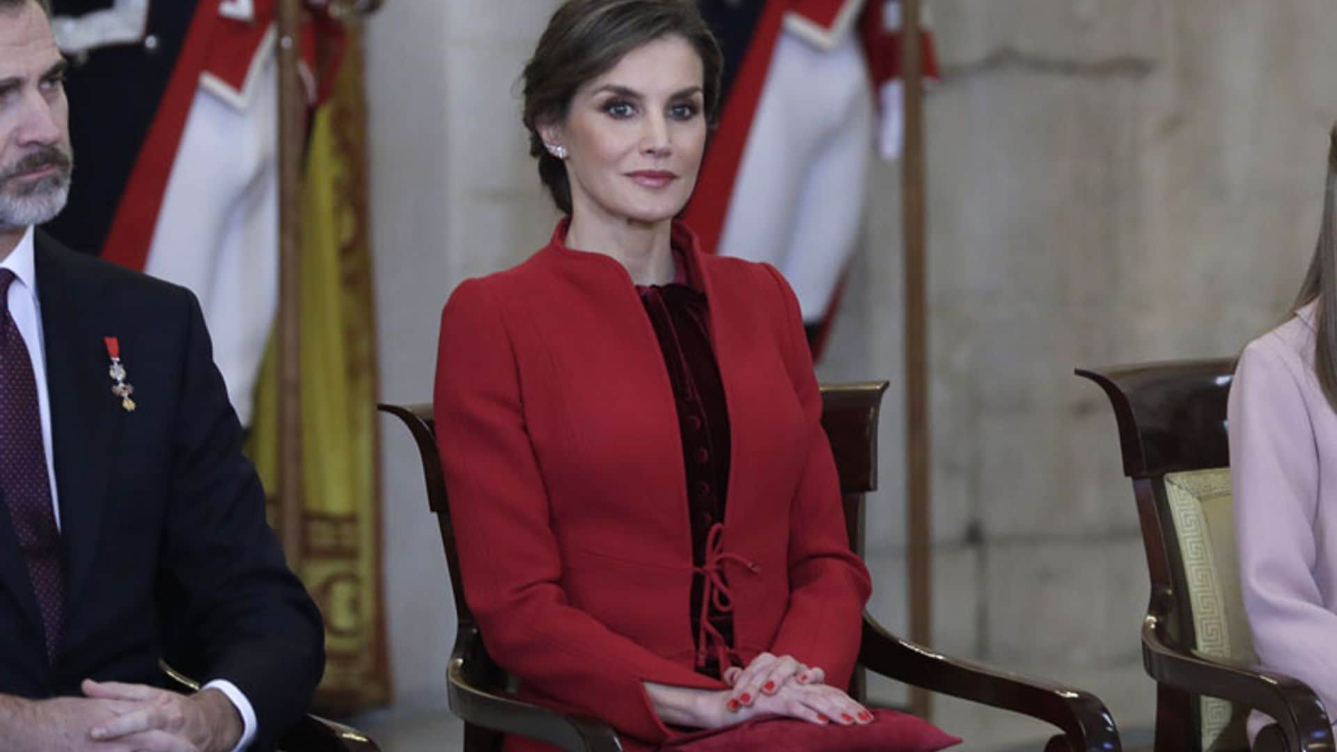 La reina Letizia recupera su Varela más internacional en la imposición del Toisón de Oro