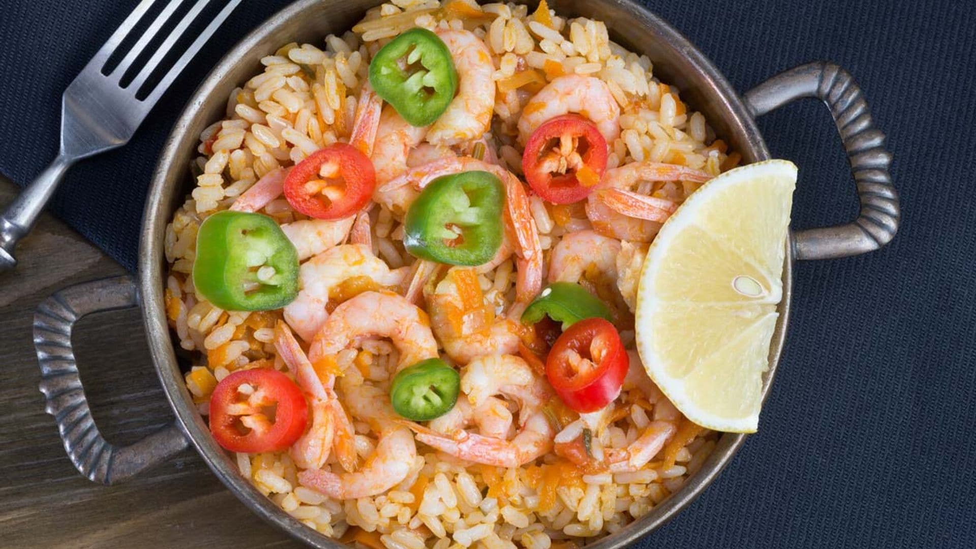 Arroz frito tailandés con gambas (khao pad)