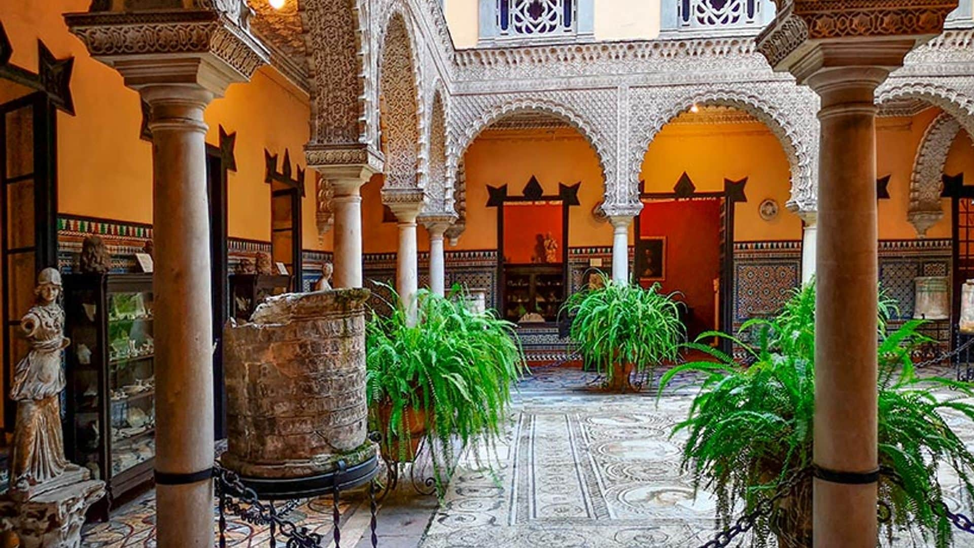 Sevilla de palacio en palacio, grandes tesoros más allá de la Giralda