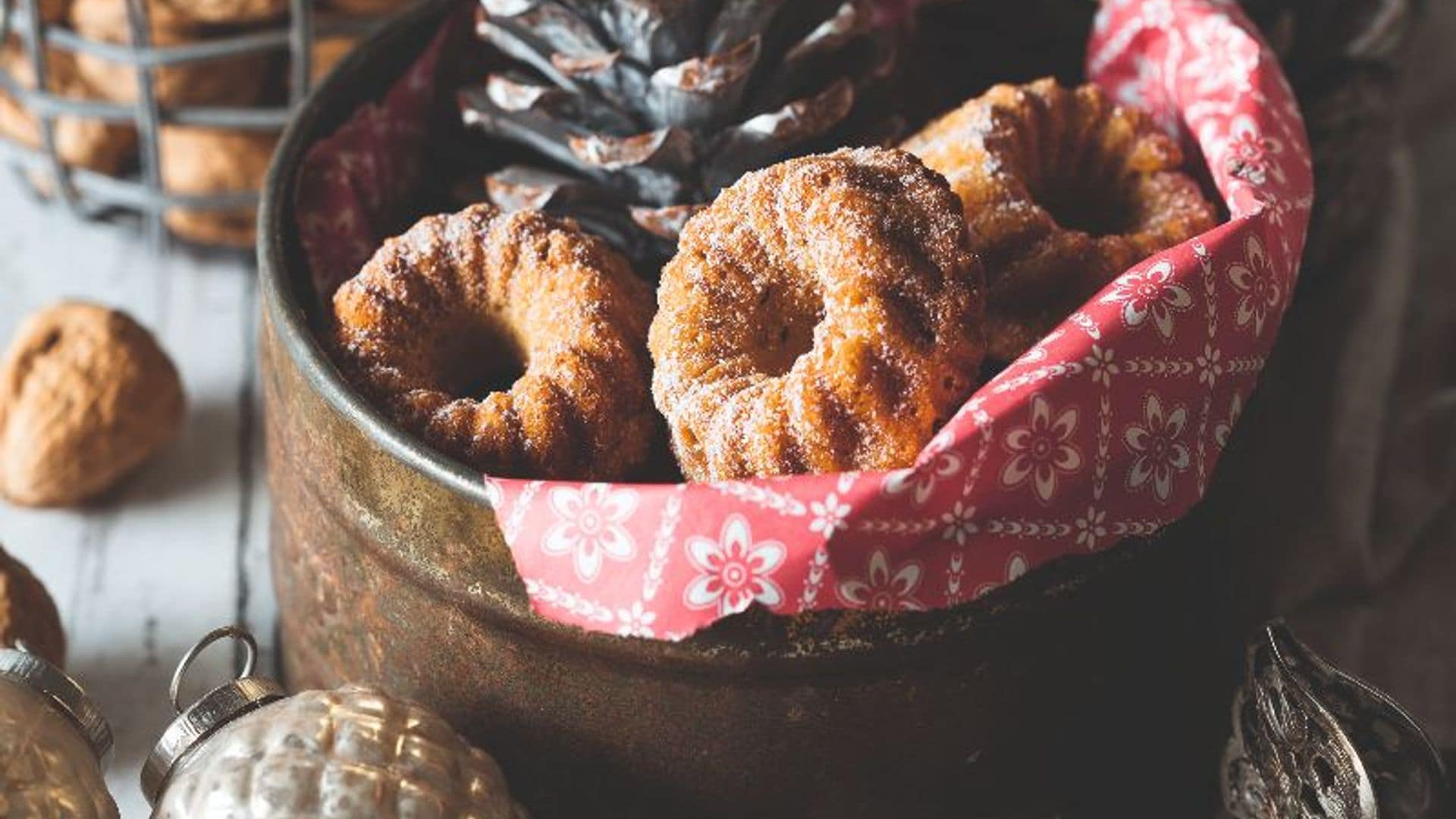 Mini 'bundt cakes' de arándanos y nueces