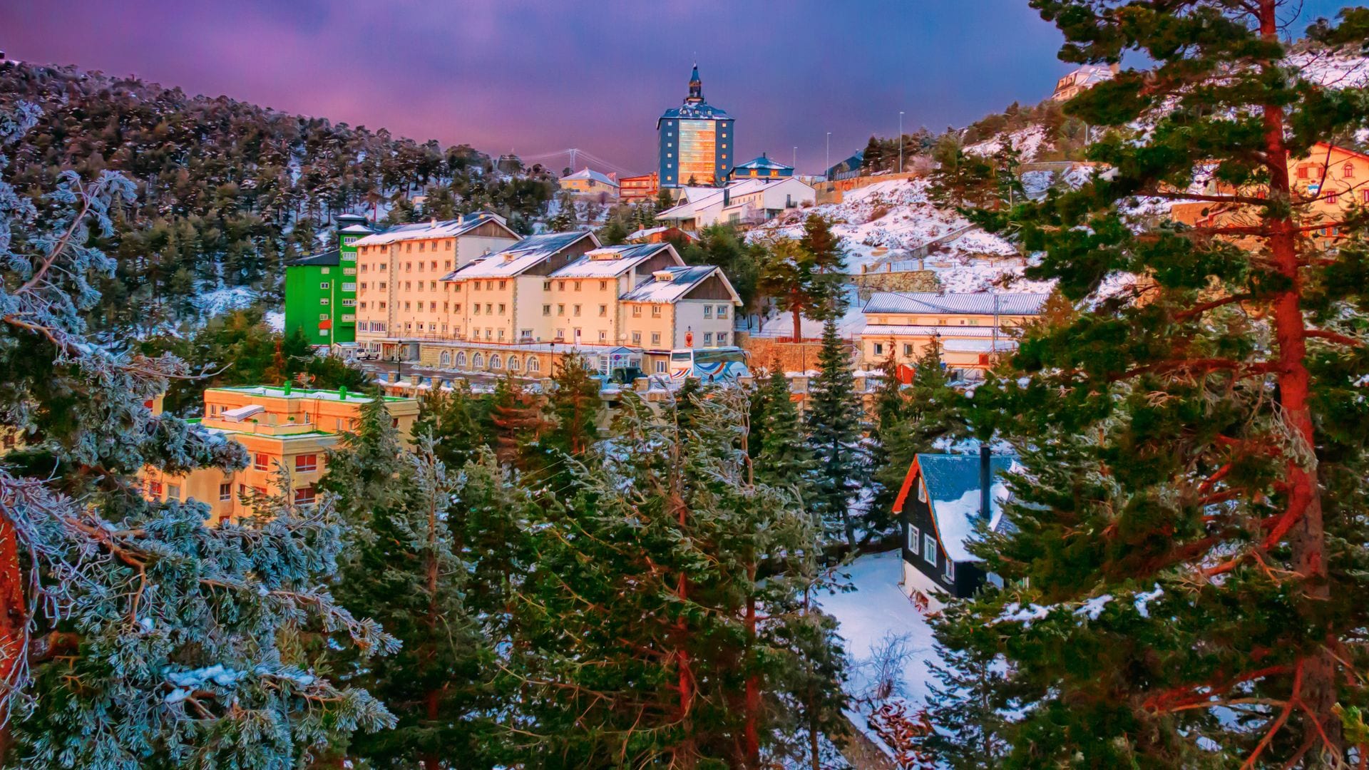 10 planazos navideños en Navacerrada, el pueblo madrileño donde aparca Papá Noel