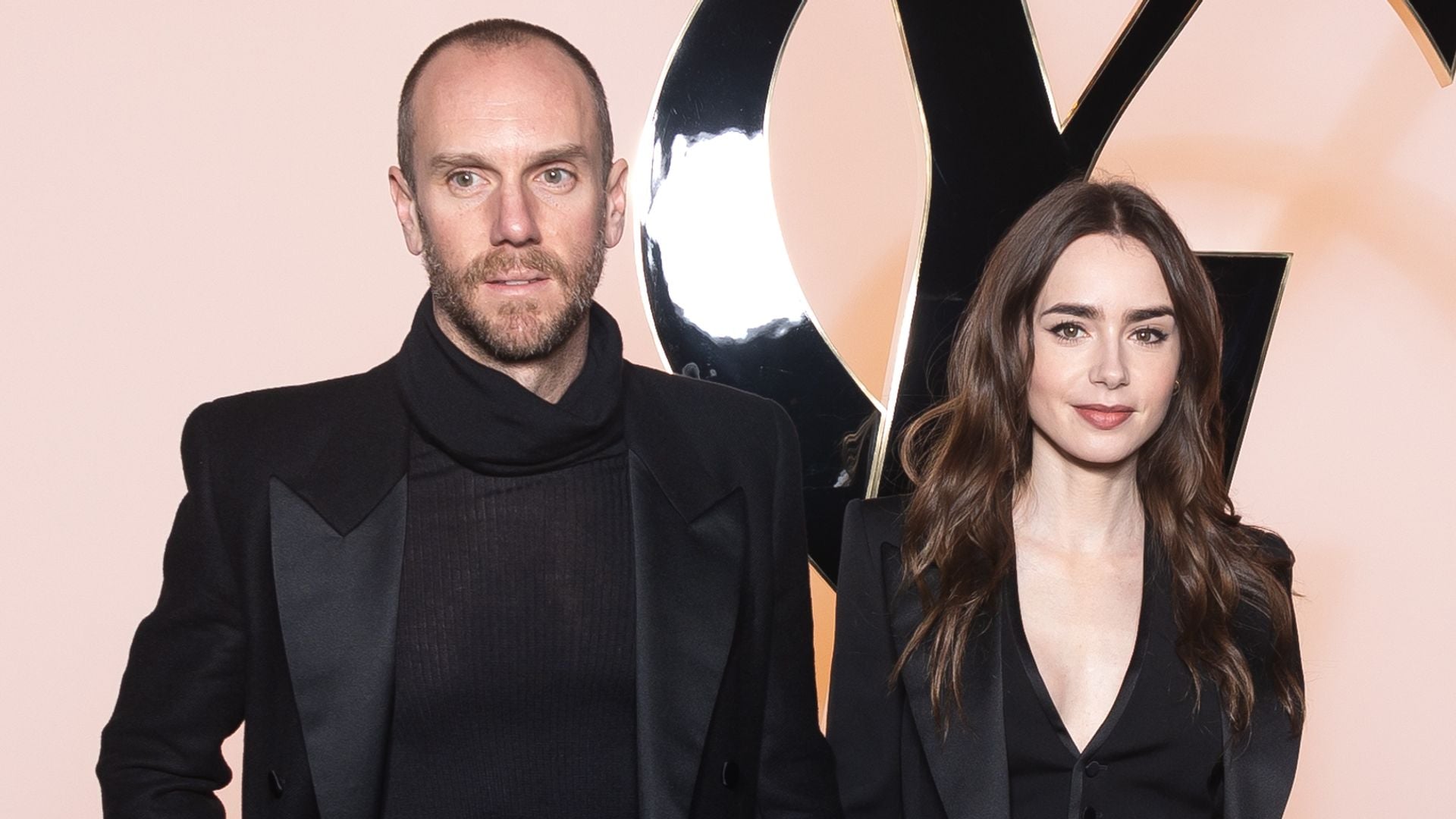 El esposo de Lily Collins aclara el por qué decidieron por la gestación subrogada